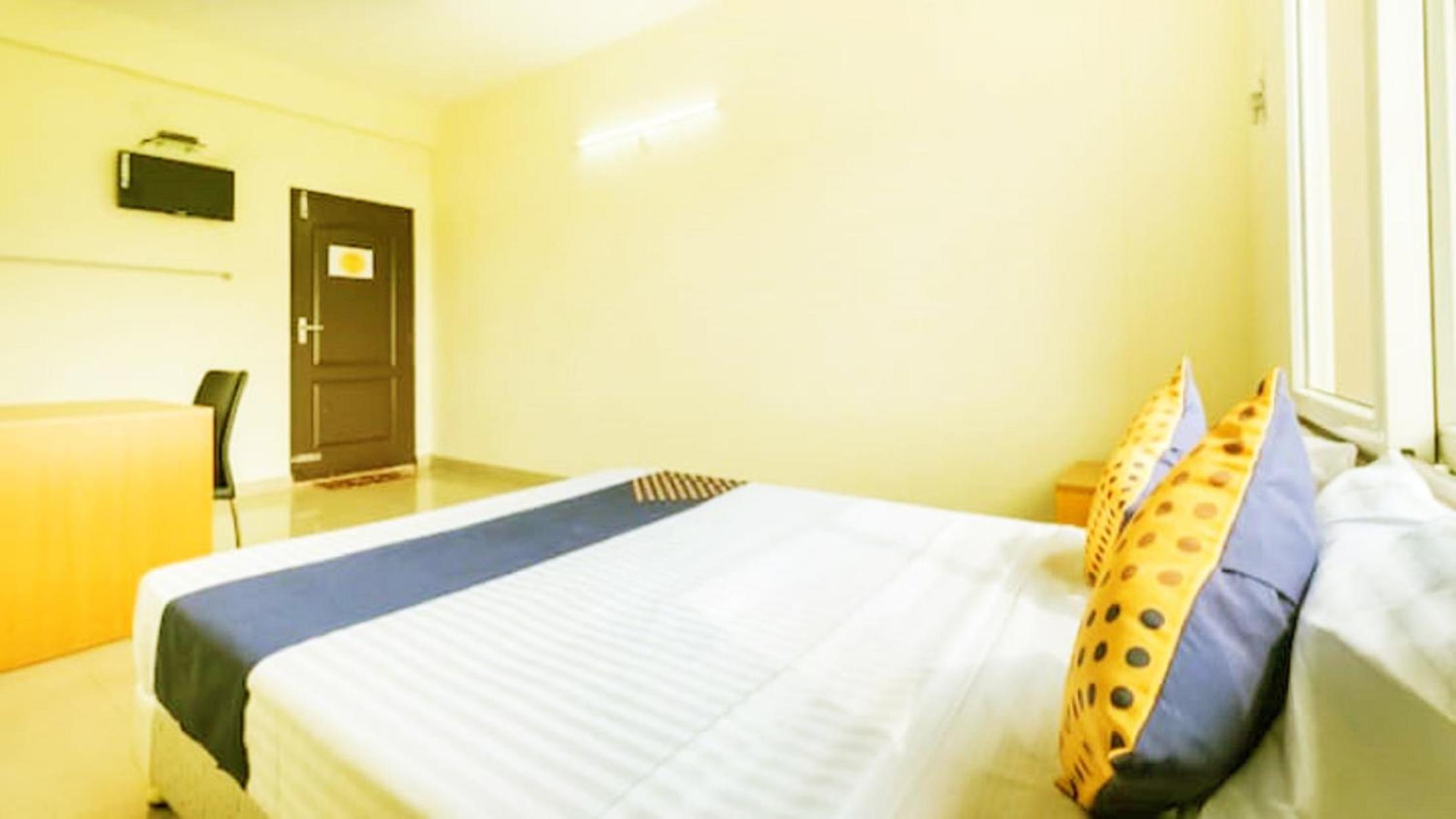 Deluxe Double Room (2 Adults + 1 Child)