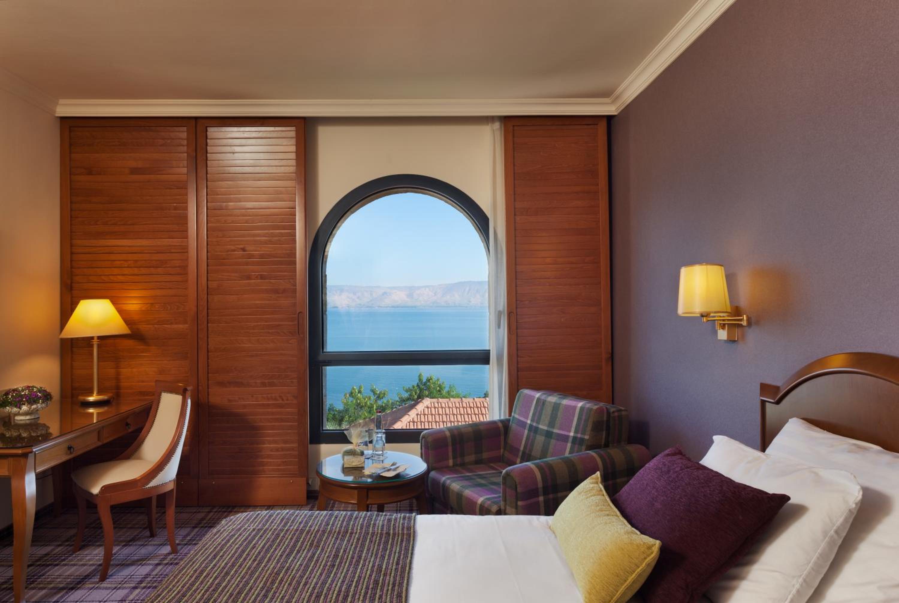 Deluxe Room with Sea View photo 2