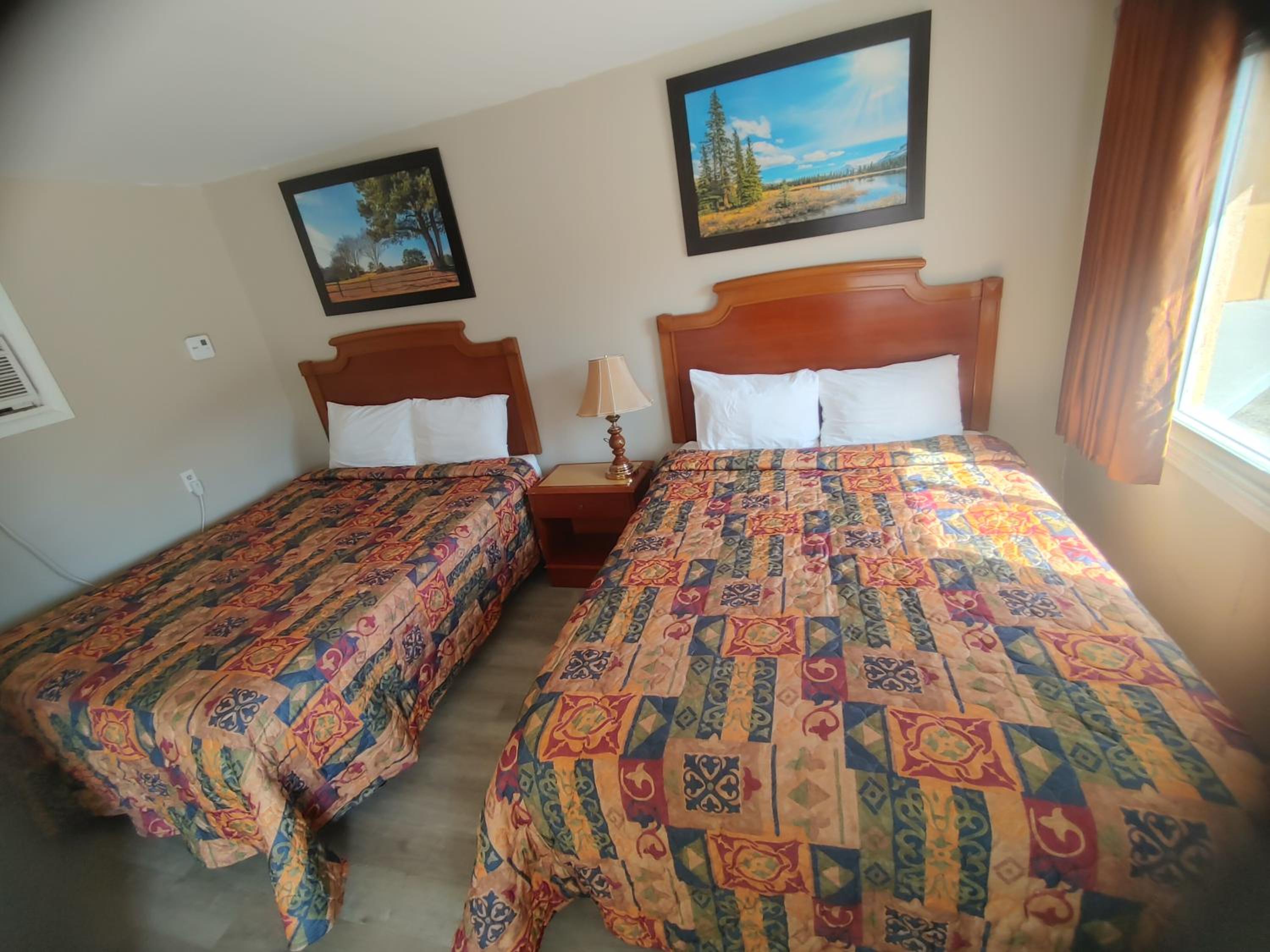 Queen Room with Two Queen Beds photo 1