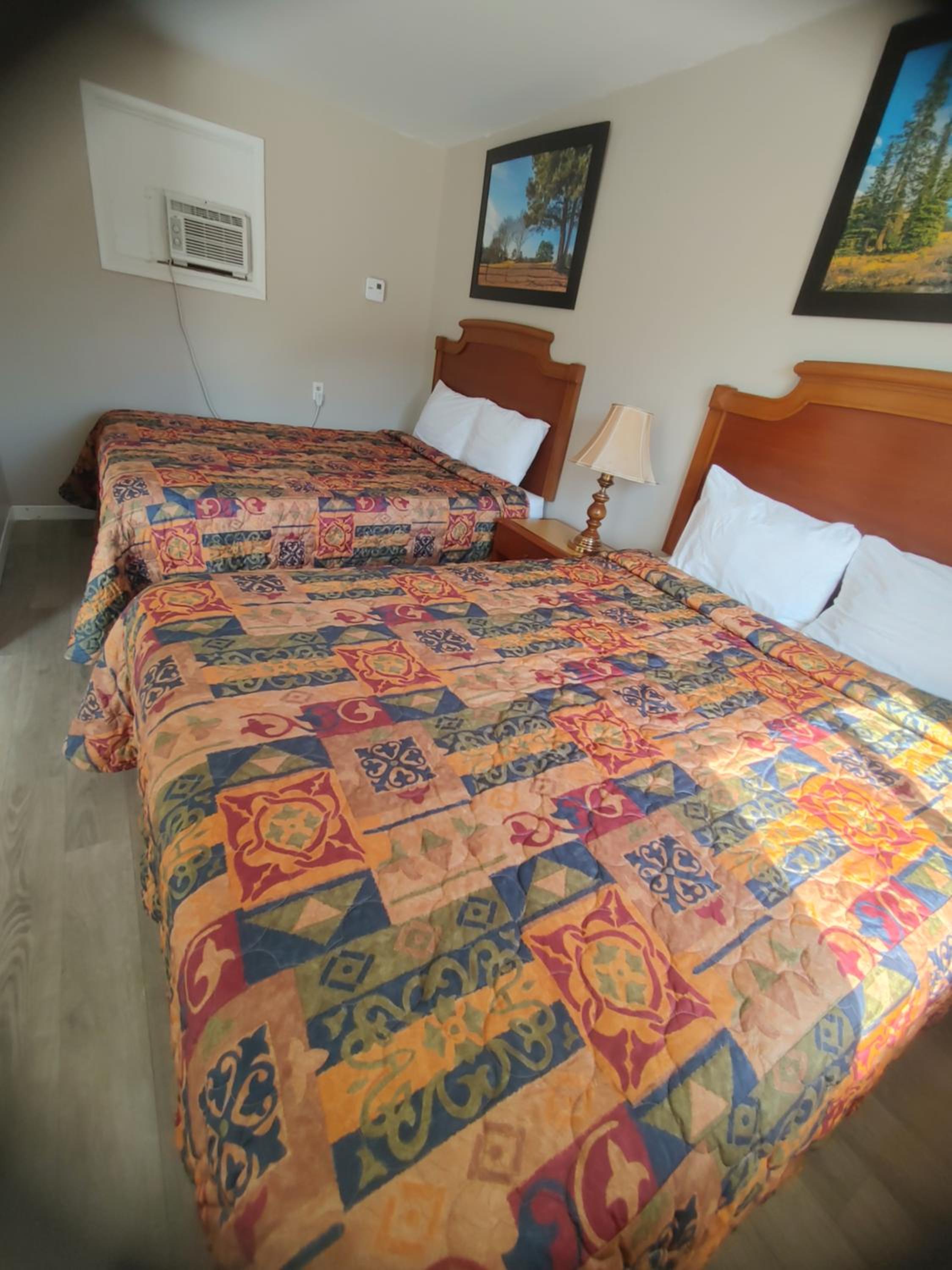 Queen Room with Two Queen Beds photo 2