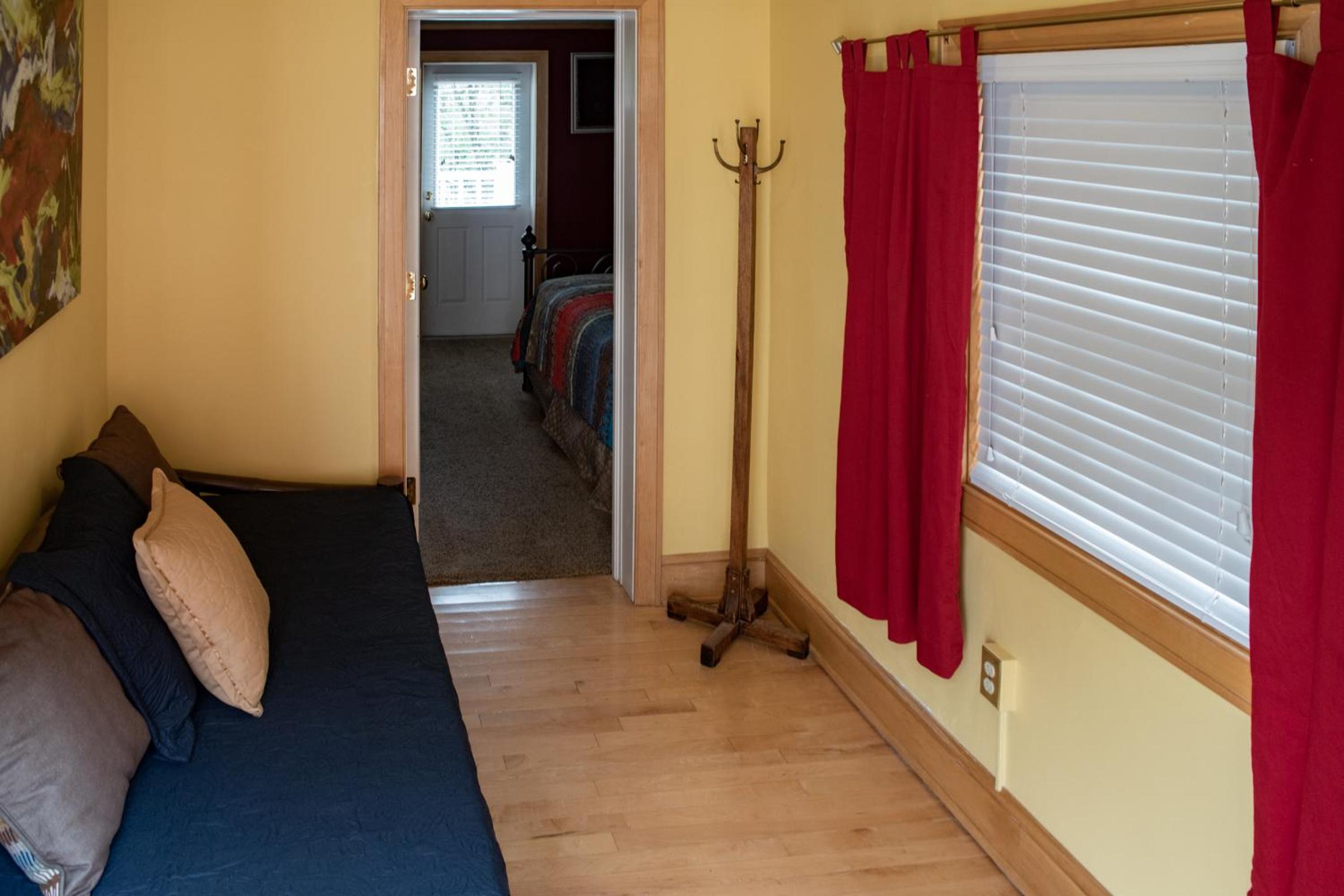 Queen Suite - Photo 13