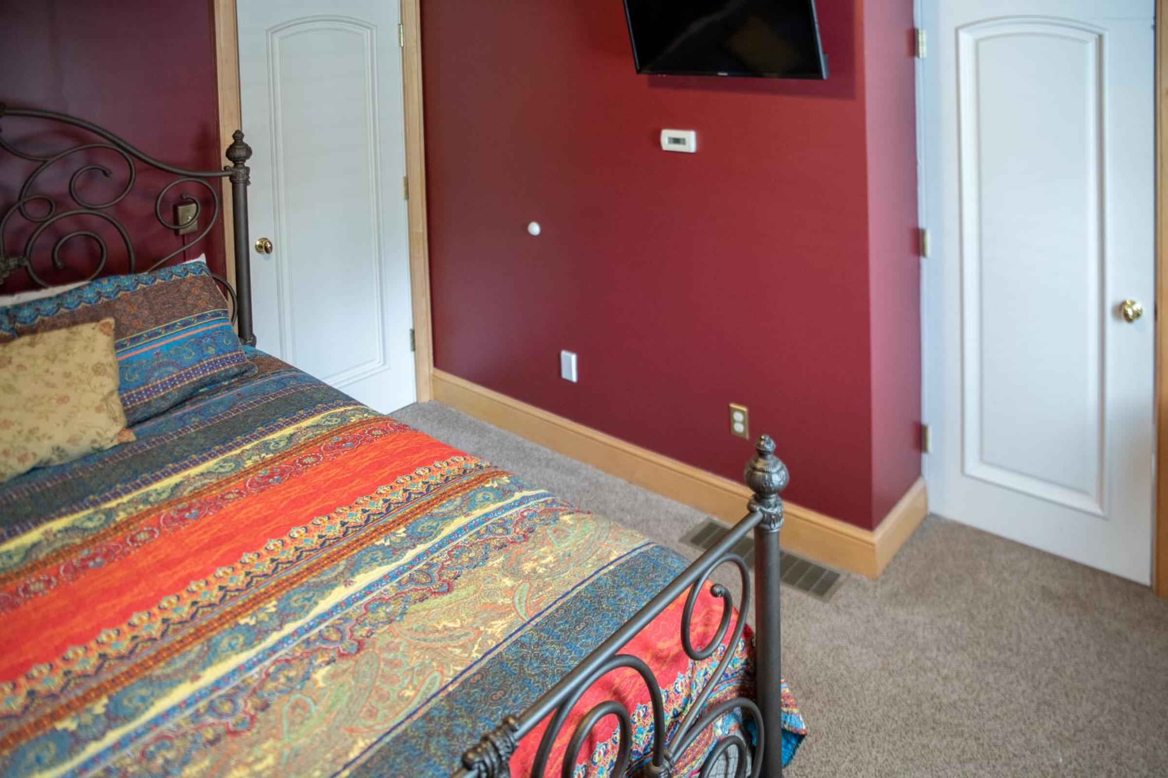 Queen Suite - Photo 12
