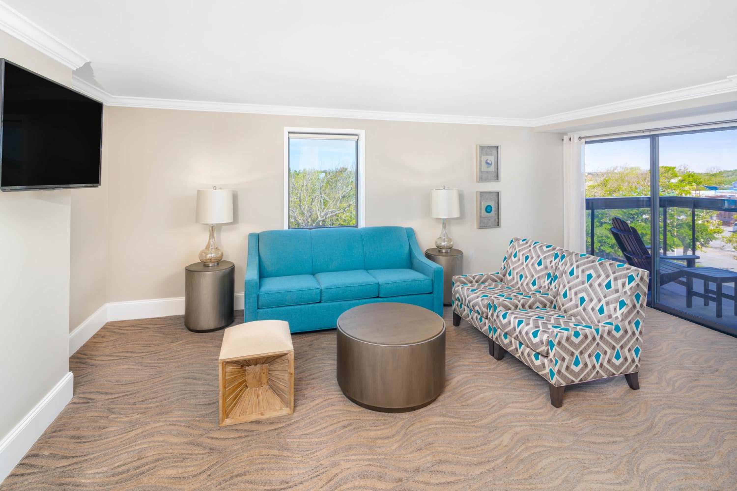 1 Queen Bed Suite (City View) photo 3