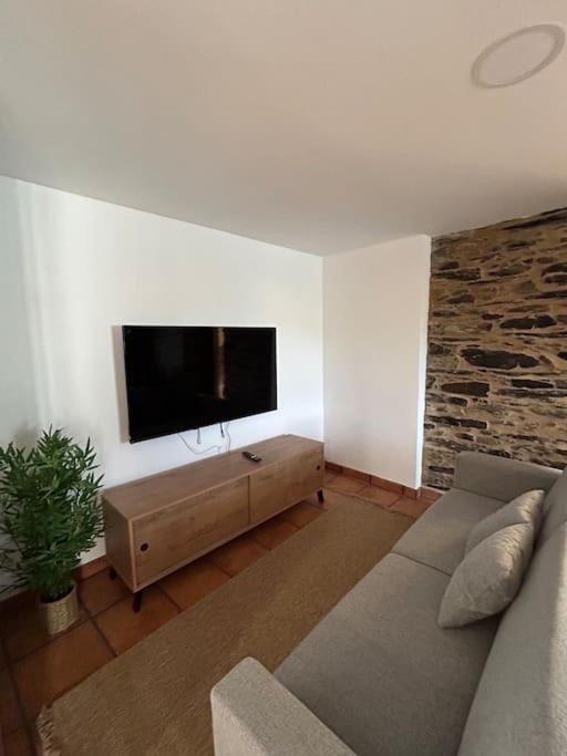 Five-Bedroom House photo 3