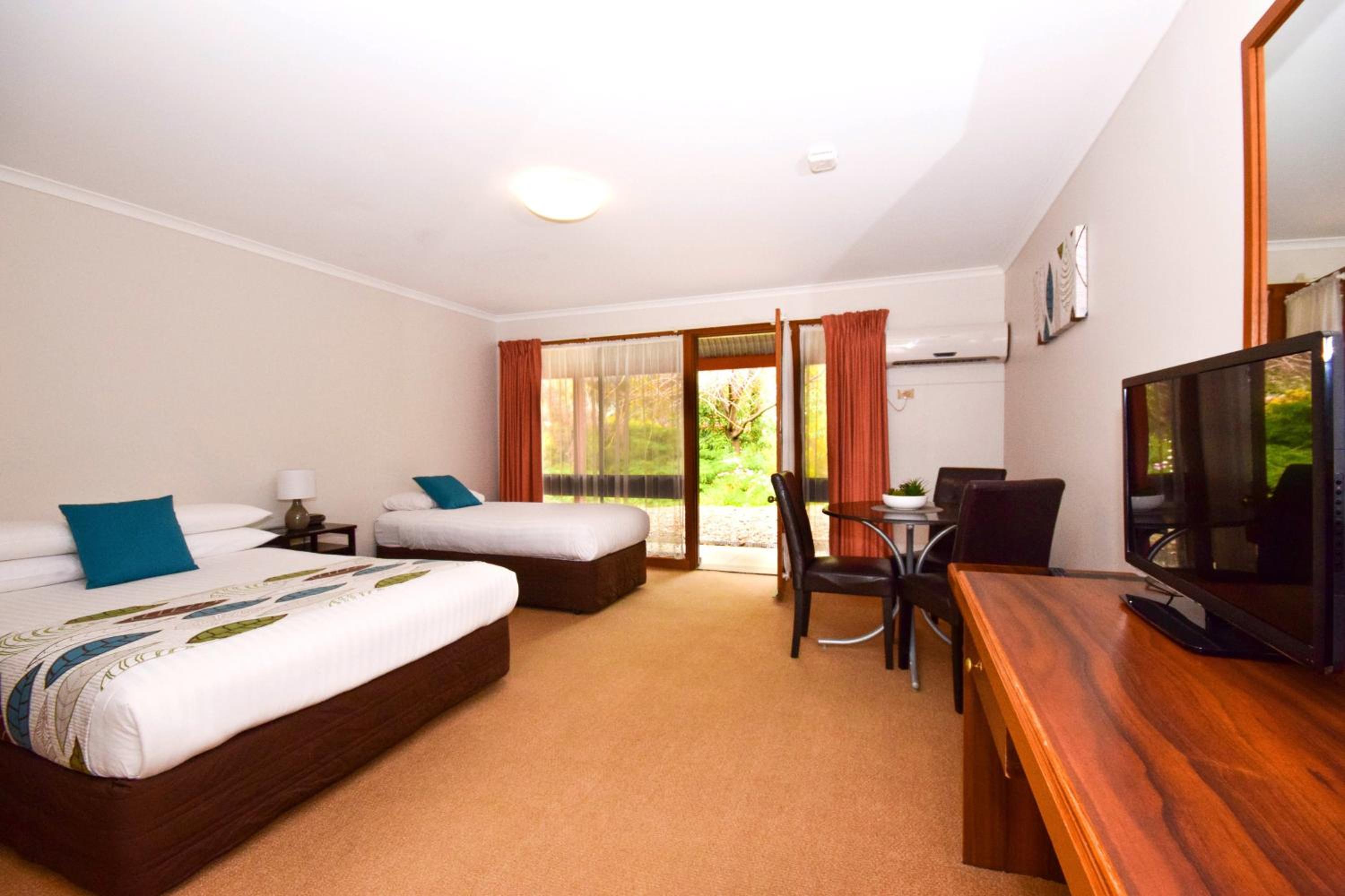 Deluxe Double or Twin Room with Garden View photo 3