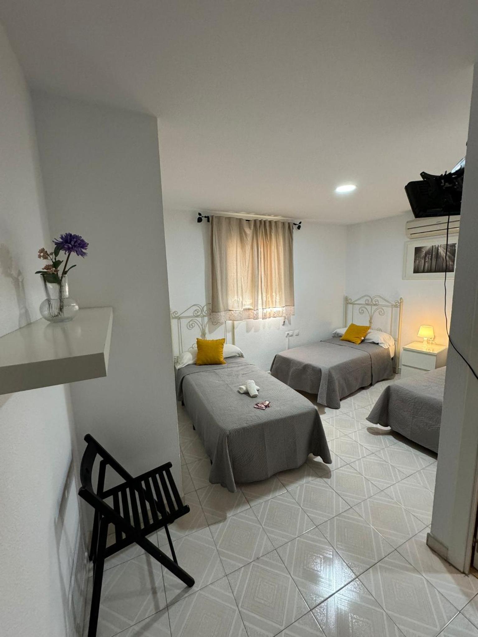 Habitación triple con baño