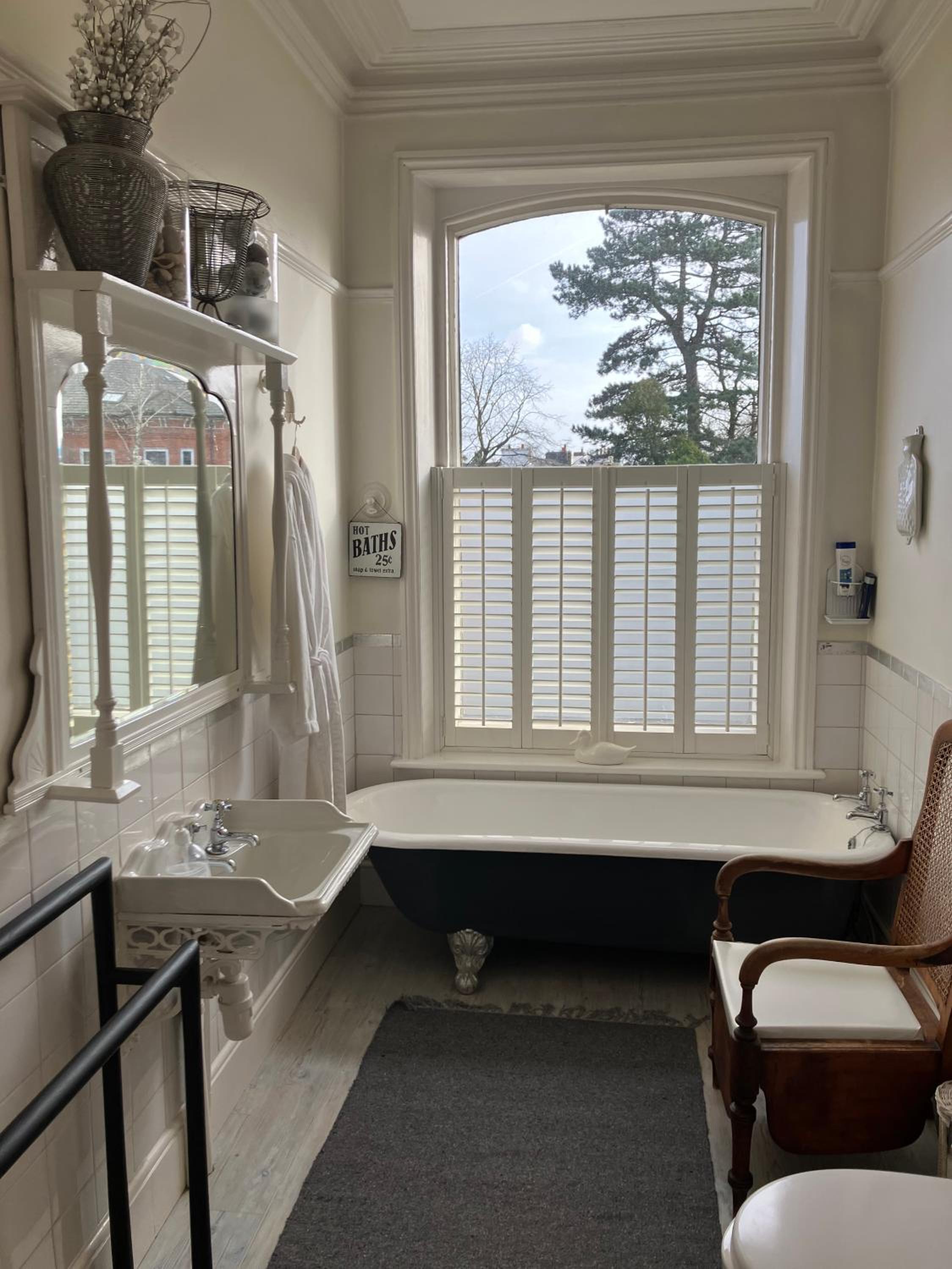 Budget Double Room With Shared Bathroom photo 3