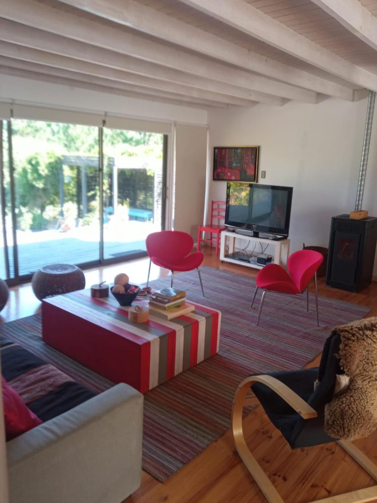 Three-Bedroom House photo 3