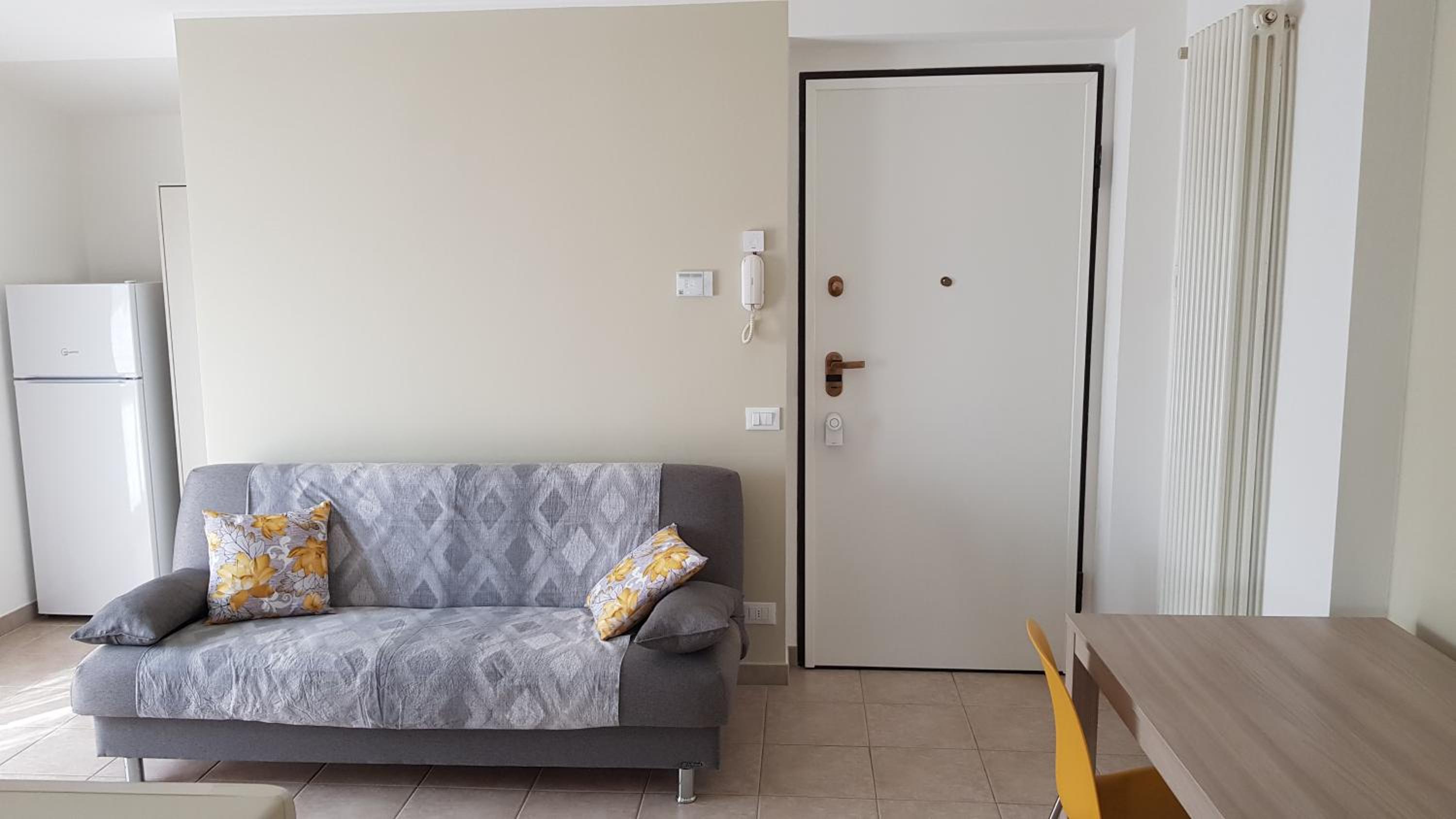 One-Bedroom Apartment photo 2