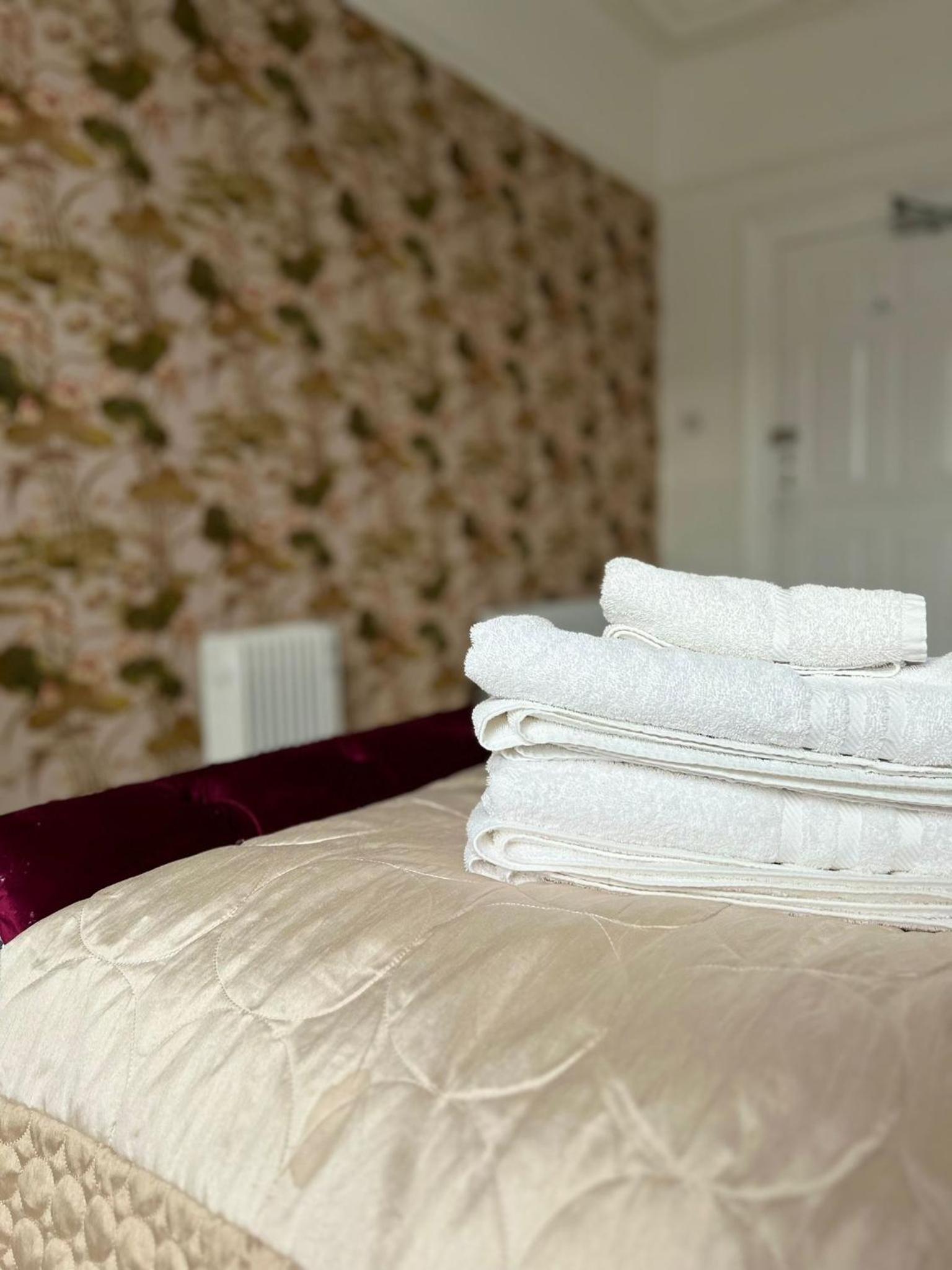 Luxury Double Room With Jacuzzi Bath - Photo 10