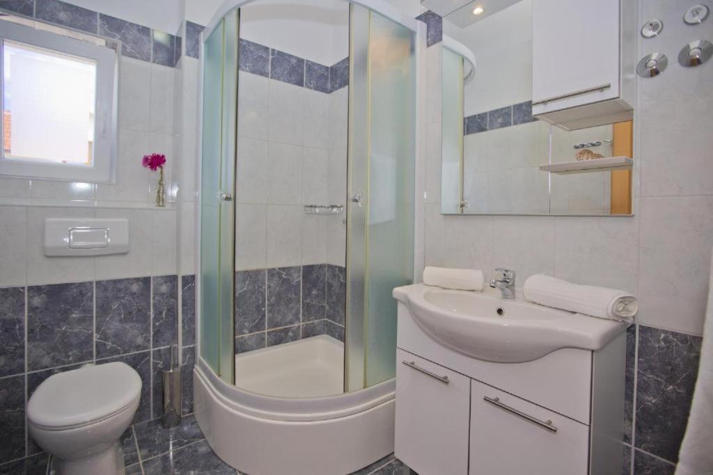 One-Bedroom Apartment with Sea View photo 3