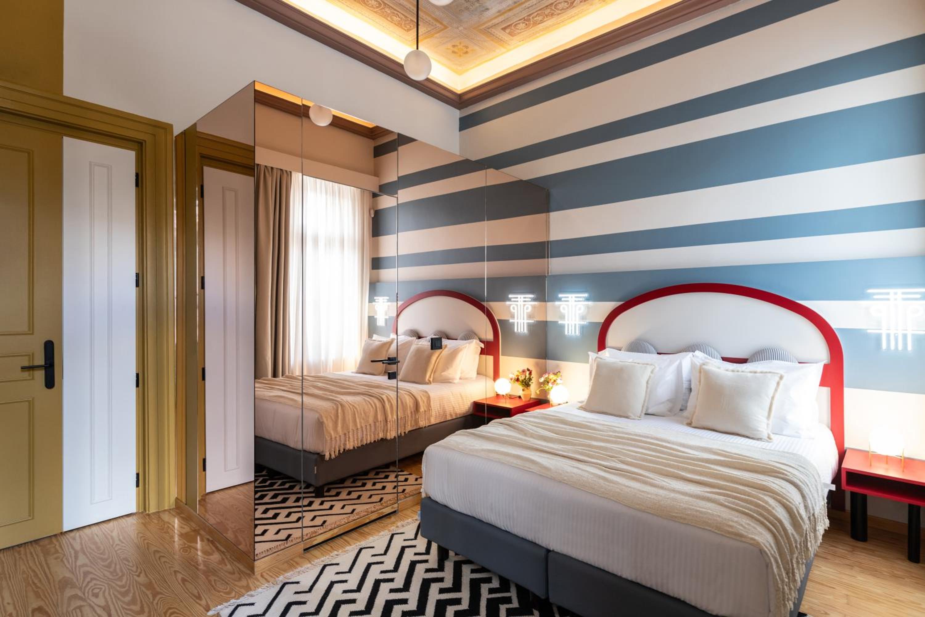 Deluxe Double Room with Balcony (Mirror) photo 1