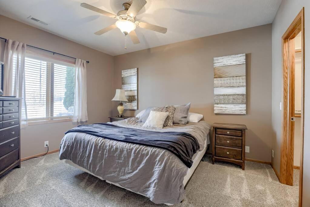 Five-Bedroom House photo 2