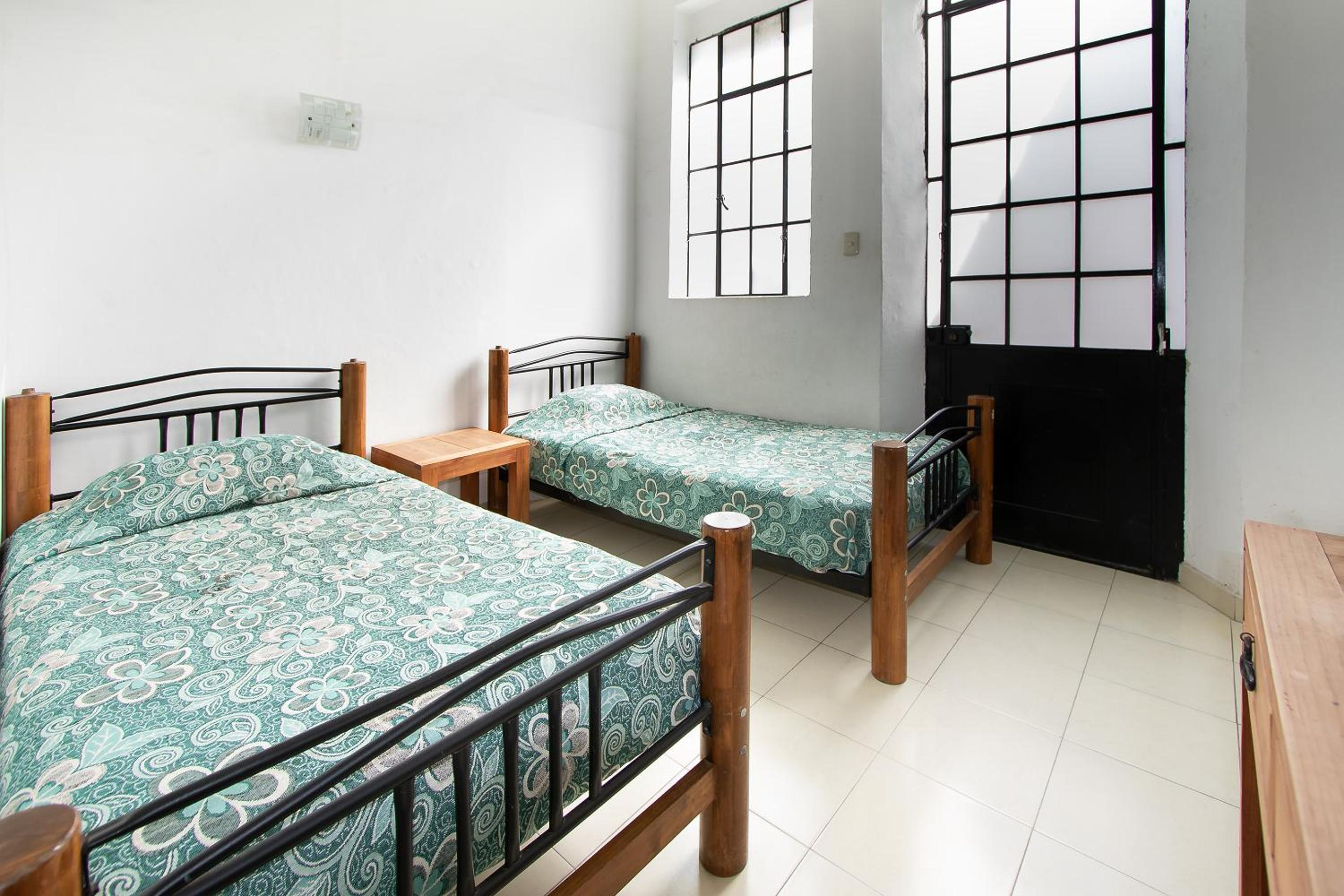 Standard Two Single Beds photo 2