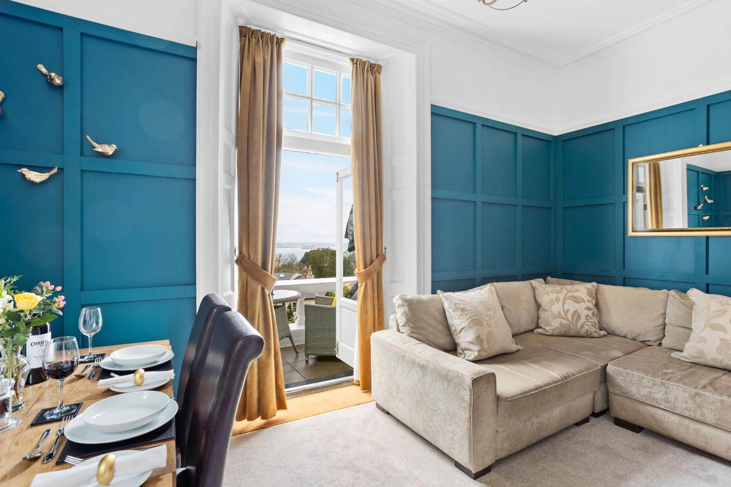 Apartment with Sea View - Photo 13
