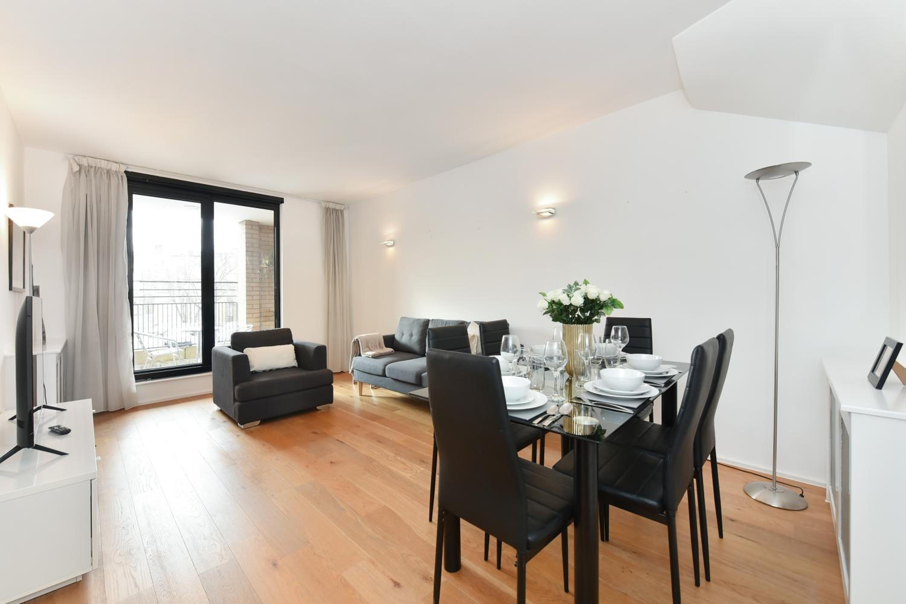 Apartment with Balcony photo 1