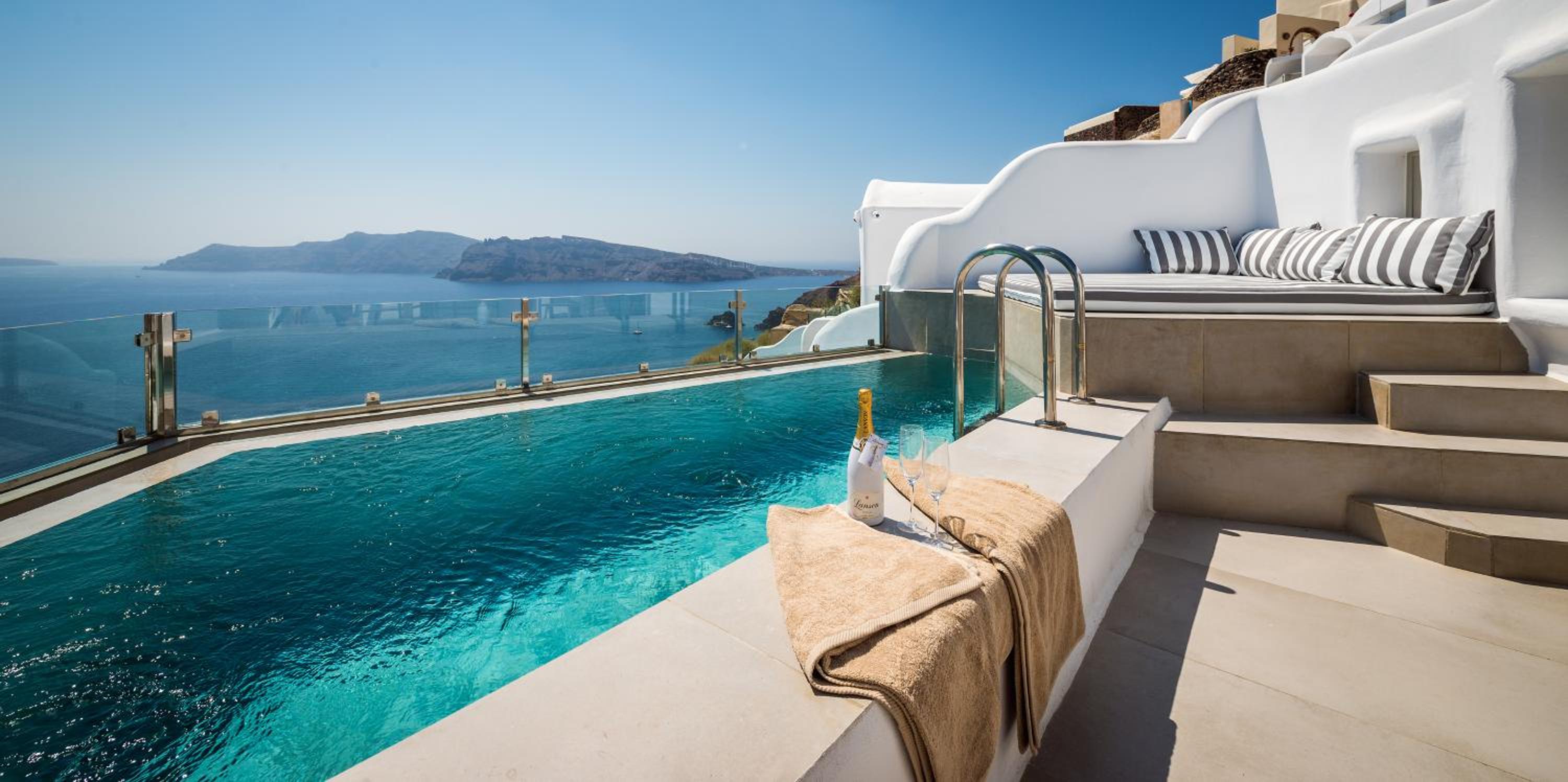 Premier Suite with Private Heated Outdoor Pool & Caldera Sea View photo 3