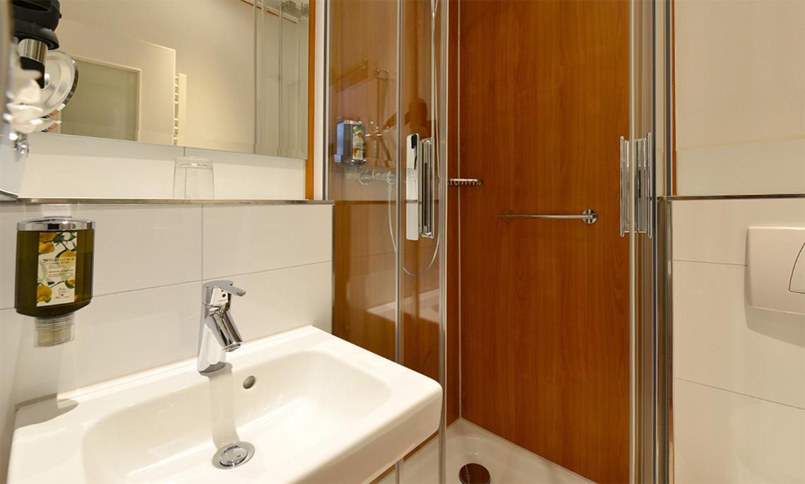 Standard Double Room - Photo 5