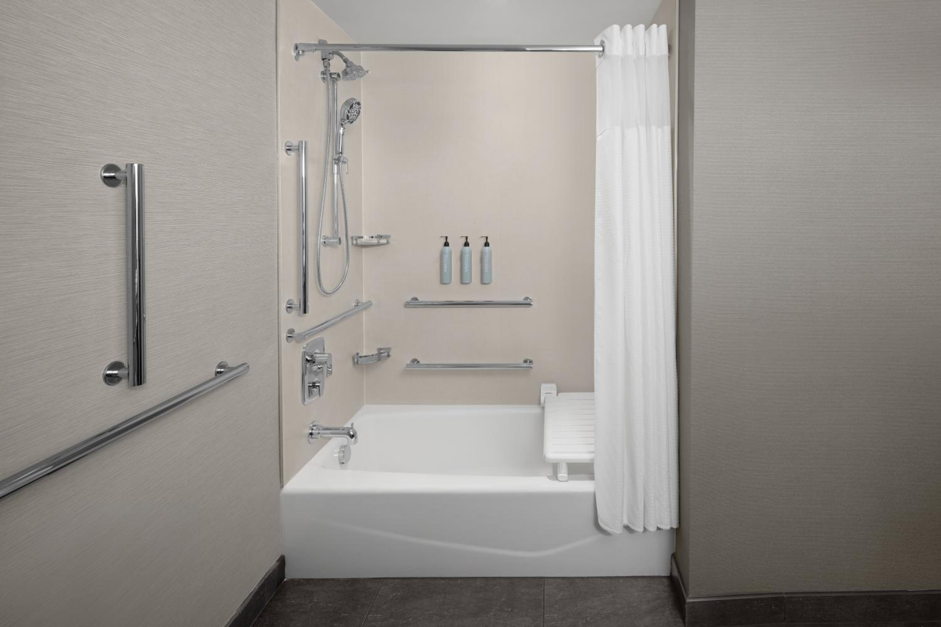 King Room with Sofa Bed and Adapted Tub - Mobility and Hearing Accessible - Photo 5