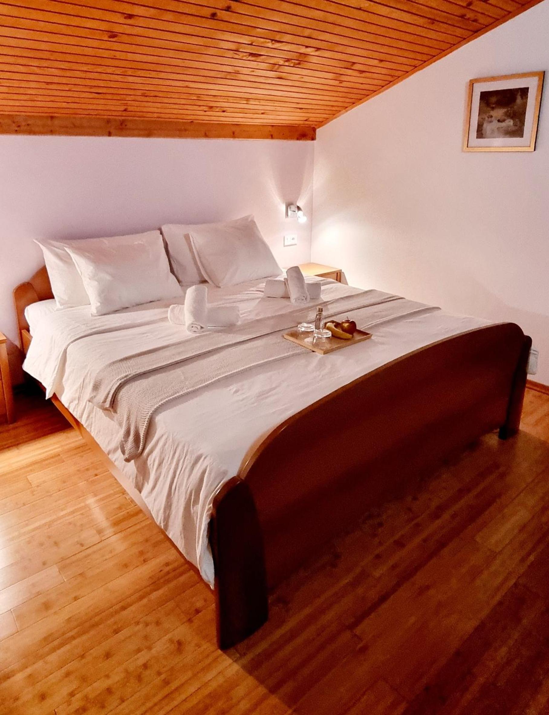 Double Room with Private Bathroom photo 1