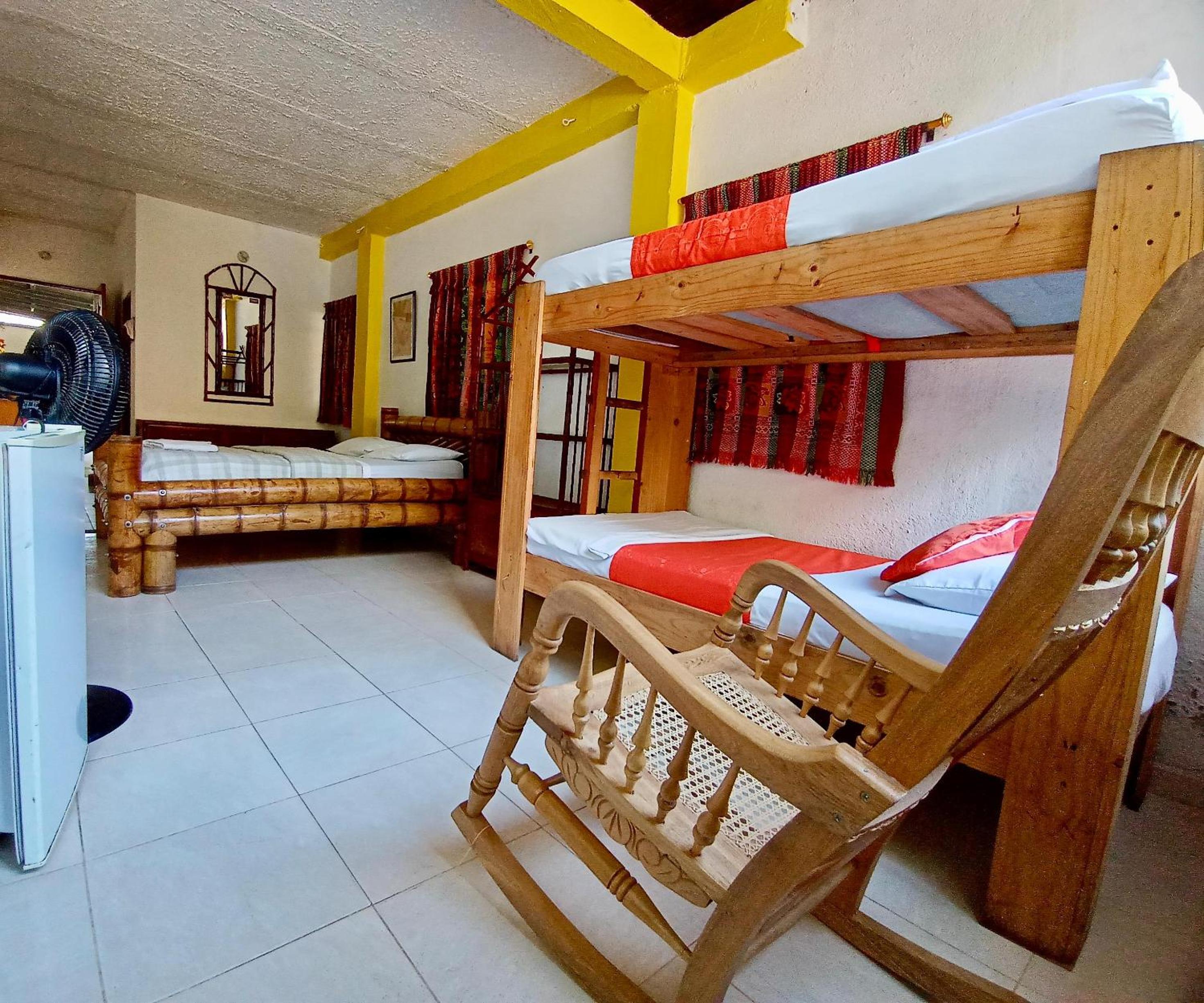 Quadruple Room with Private Bathroom photo 3