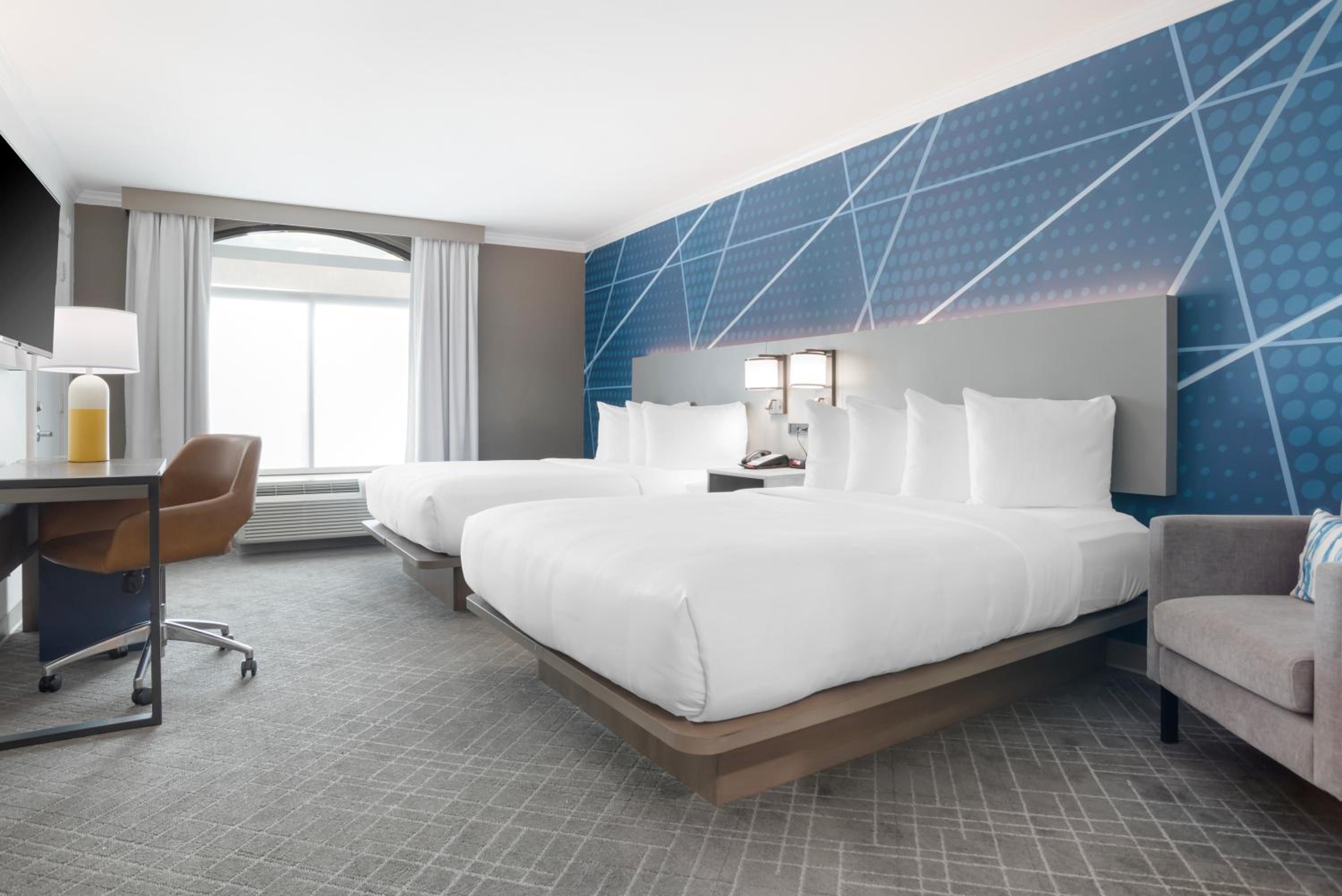 Standard Queen Room with Two Queen Beds - Non Smoking  - Photo 4