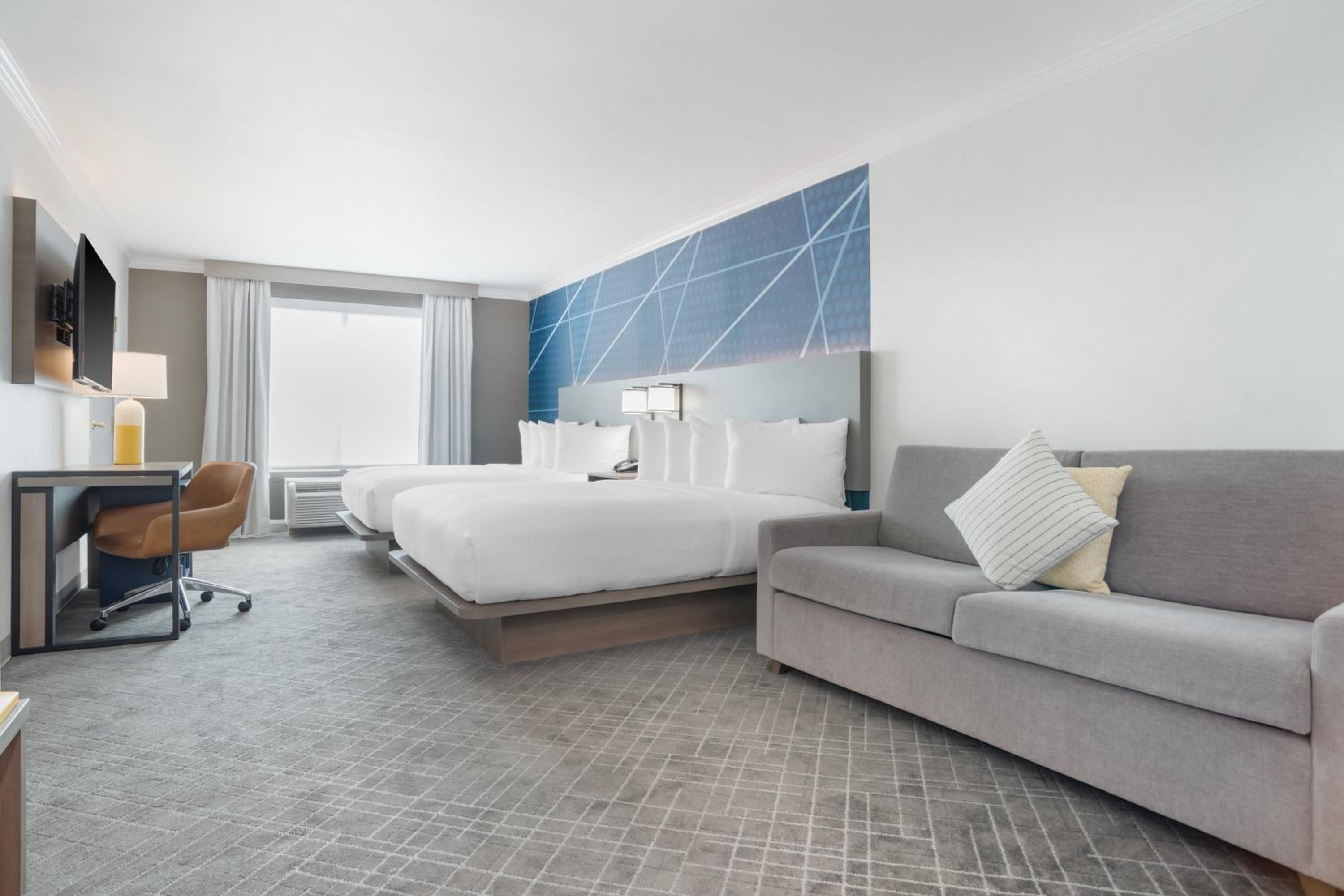 Efficiency Queen Suite with Two Queen Beds and Sofa bed - Non Smoking - Photo 2