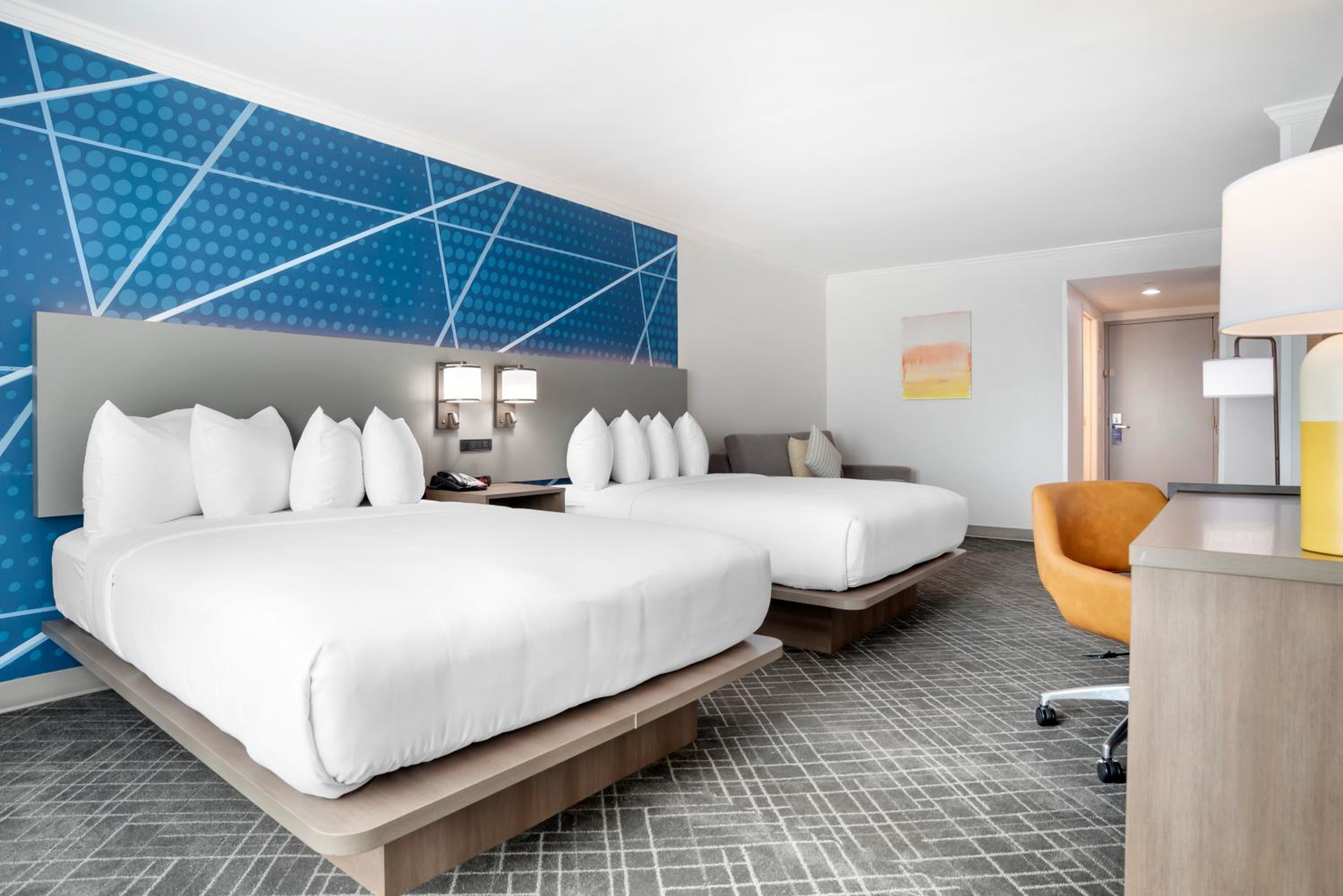 Standard Queen Room with Two Queen Beds - Non Smoking  - Photo 3