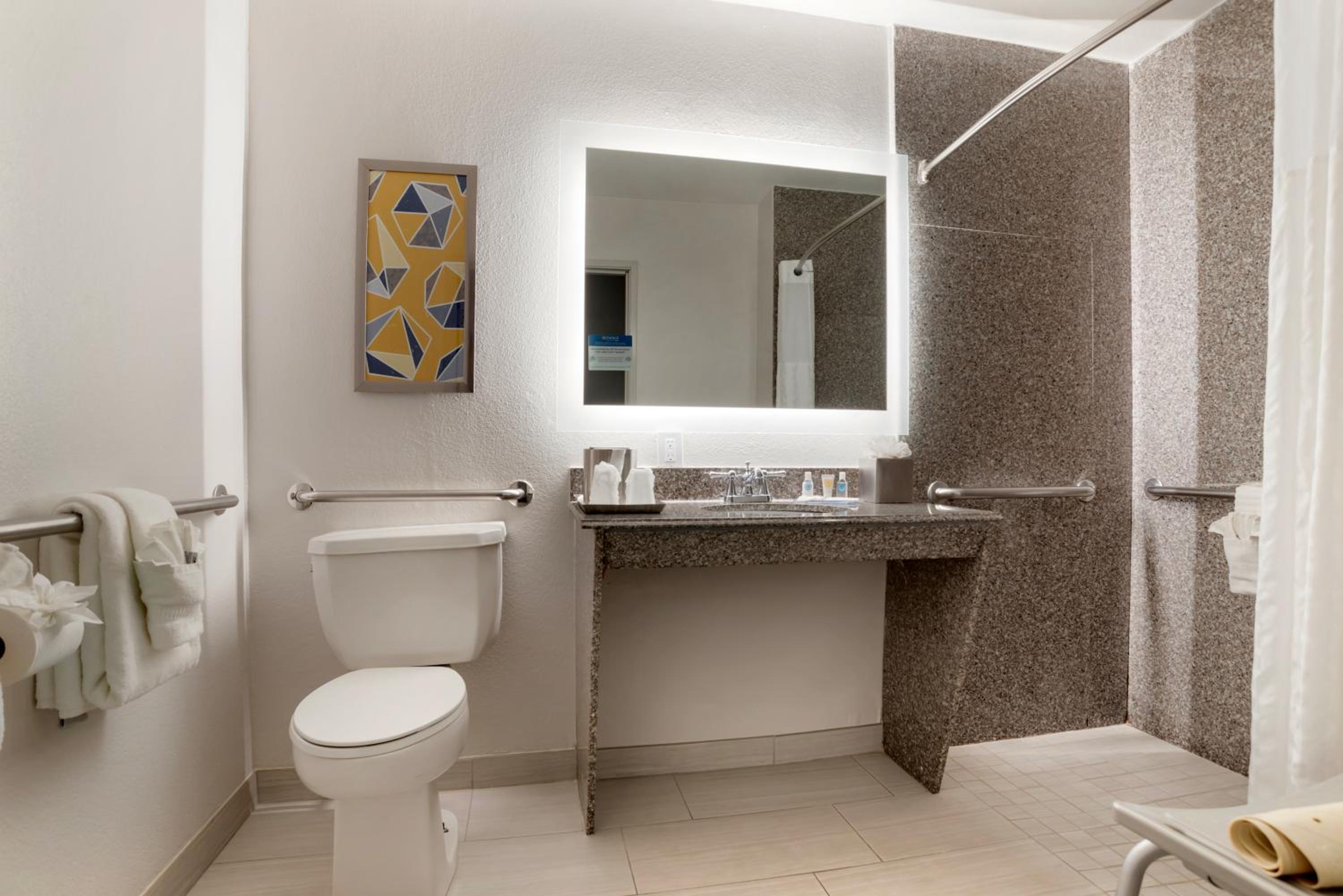 King Room - Accessible/Non-Smoking - Photo 2