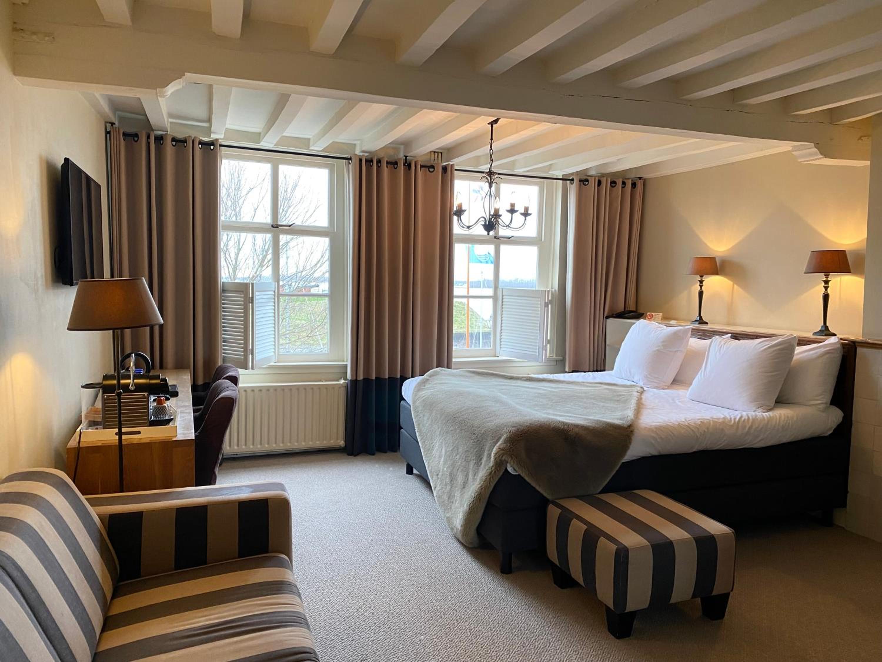 Deluxe double room (First floor, Harbor view) photo 3
