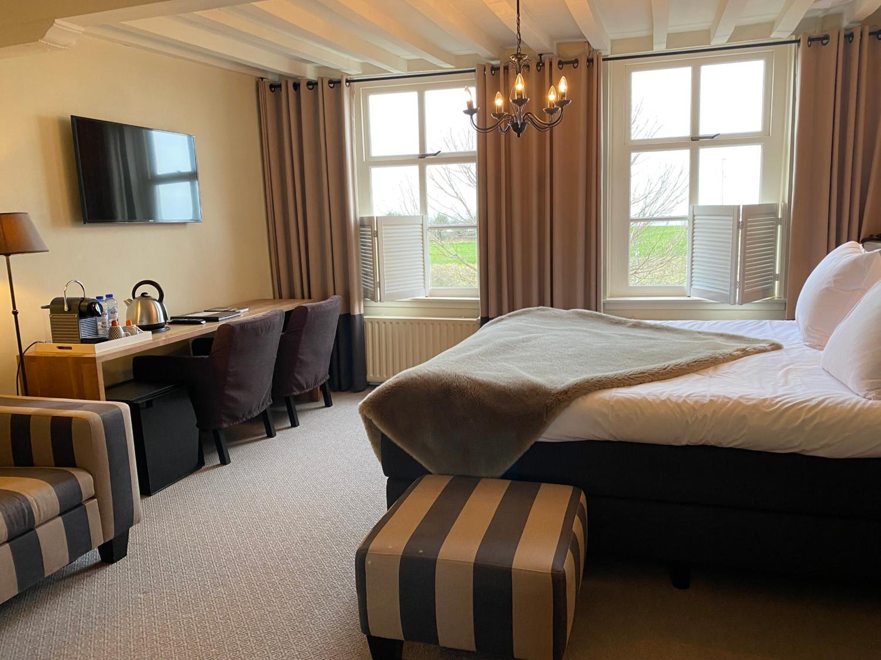 Deluxe double room (First floor, Harbor view) photo 2