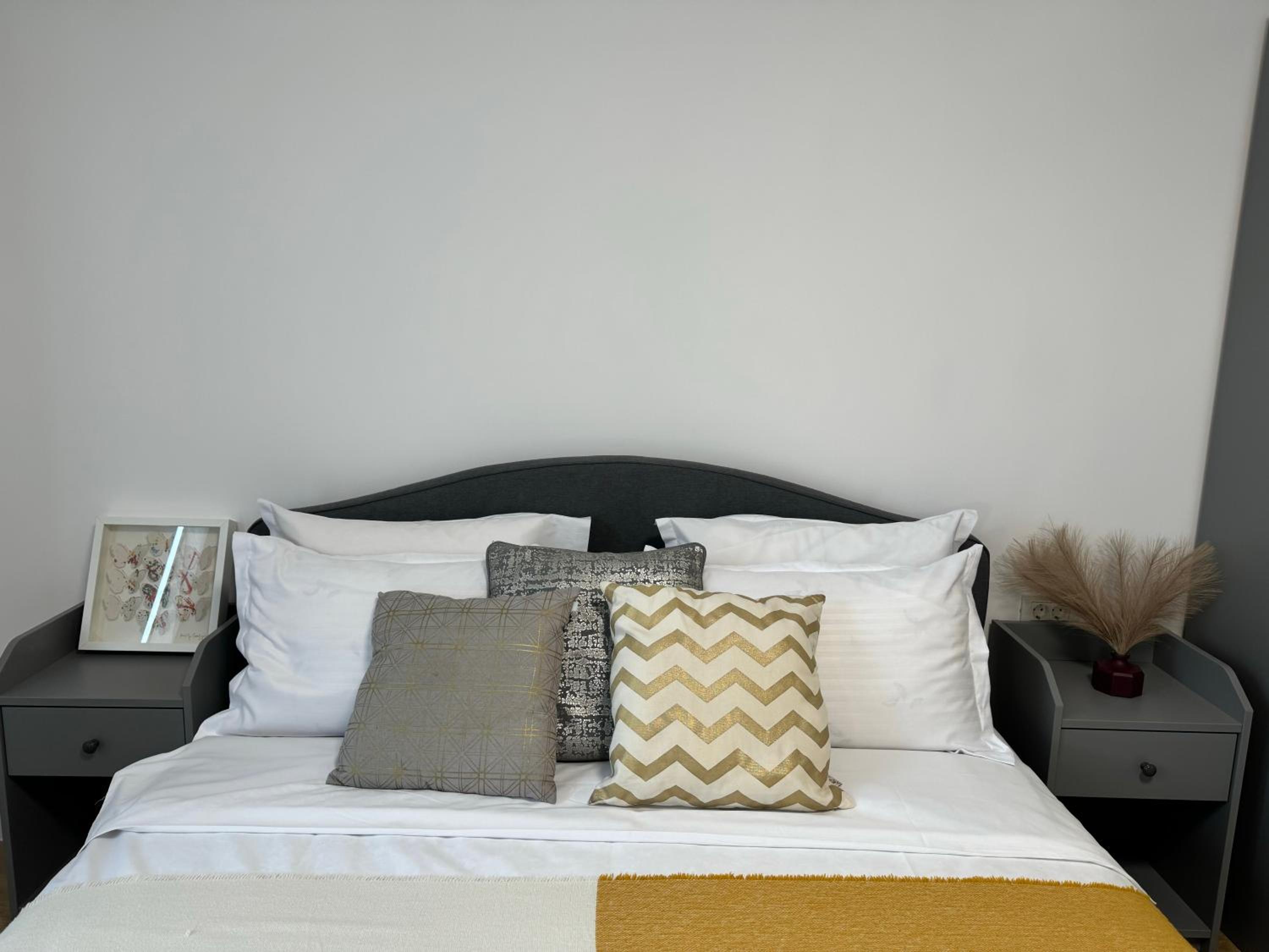 One-Bedroom Apartment photo 2