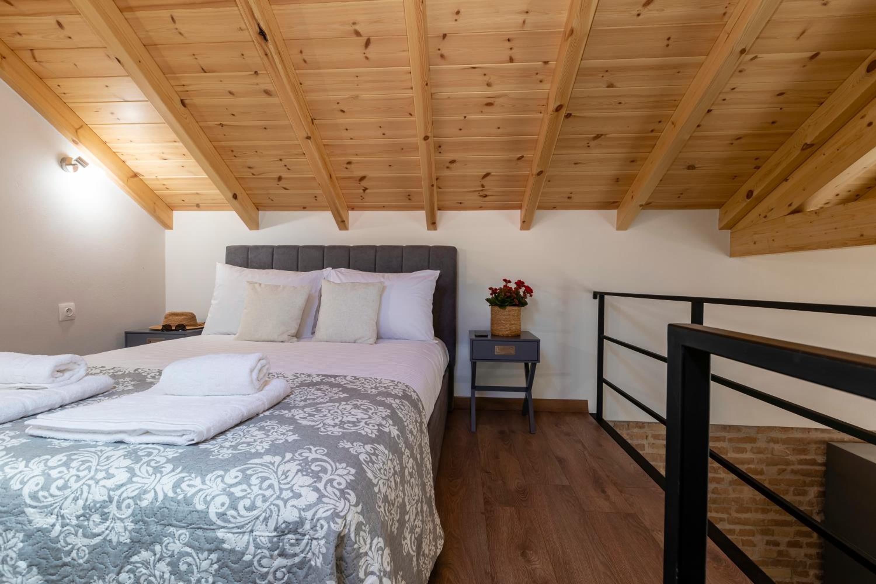 Studio Apartment photo 1