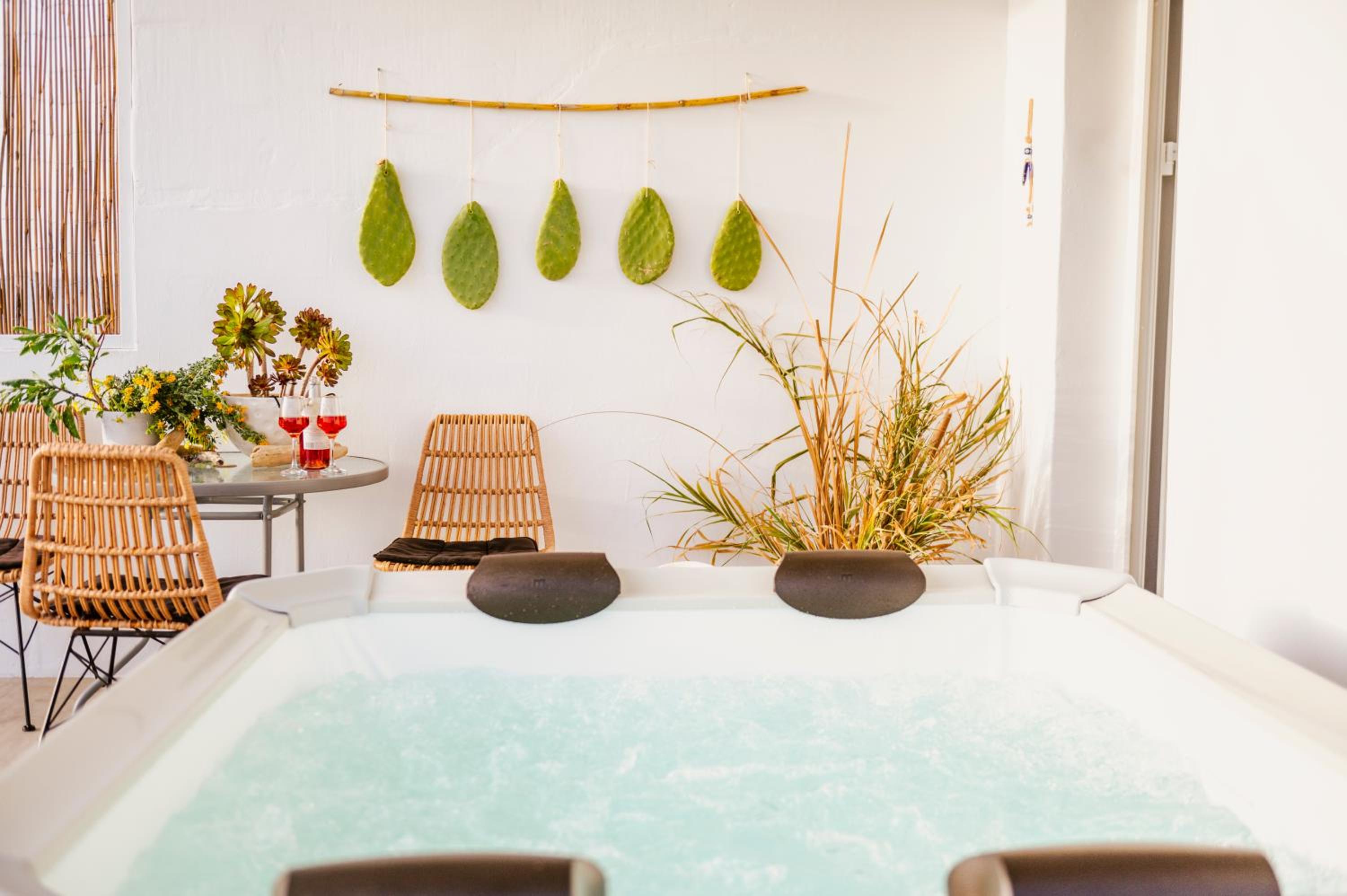 Suite with Hot Tub photo 3