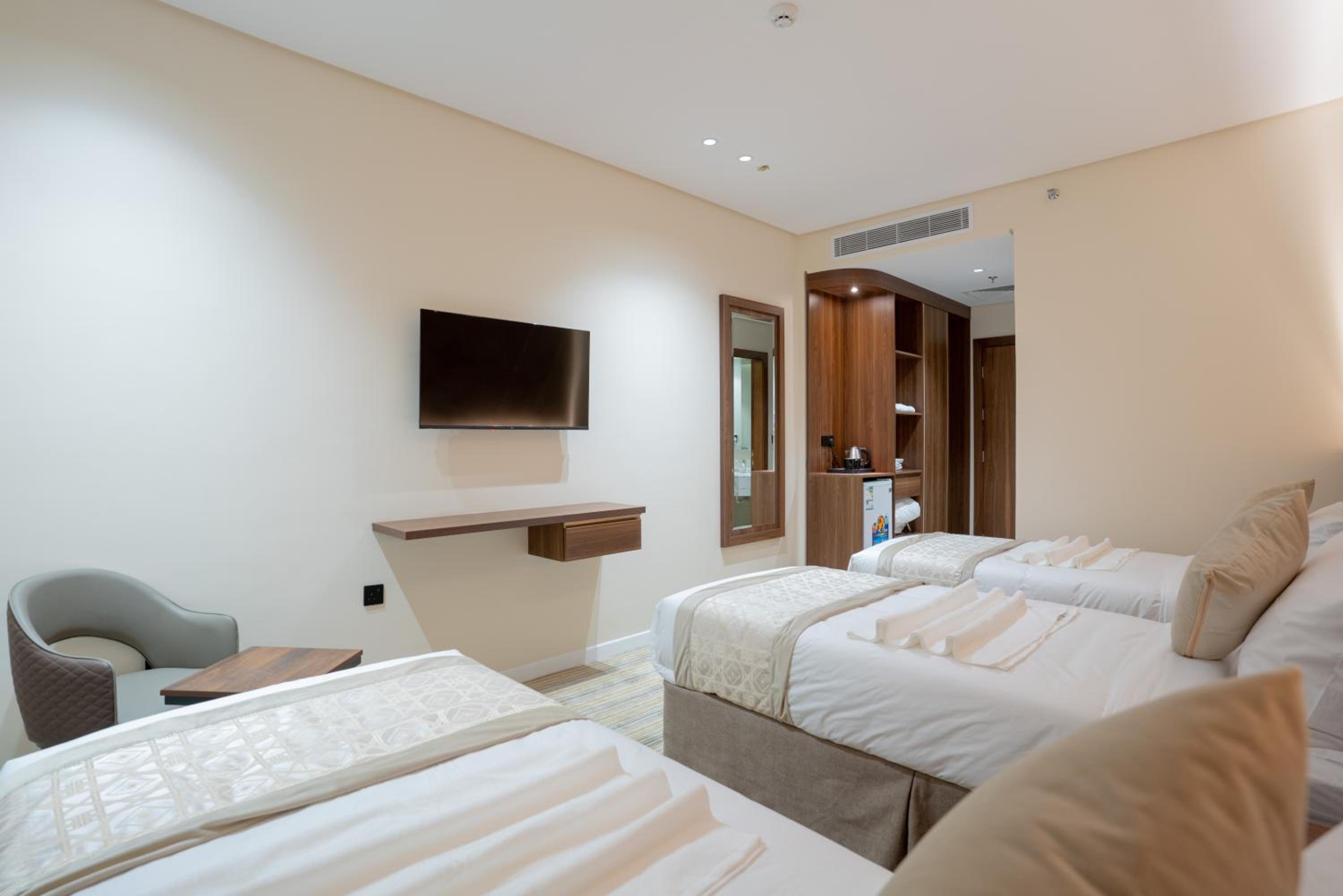 Deluxe Triple Room photo 2