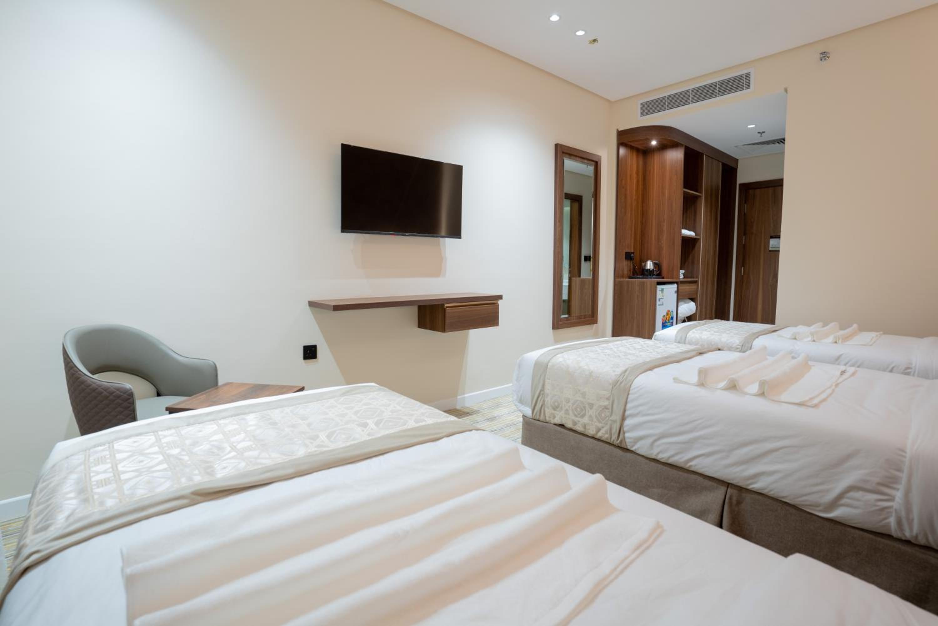 Deluxe Triple Room photo 3
