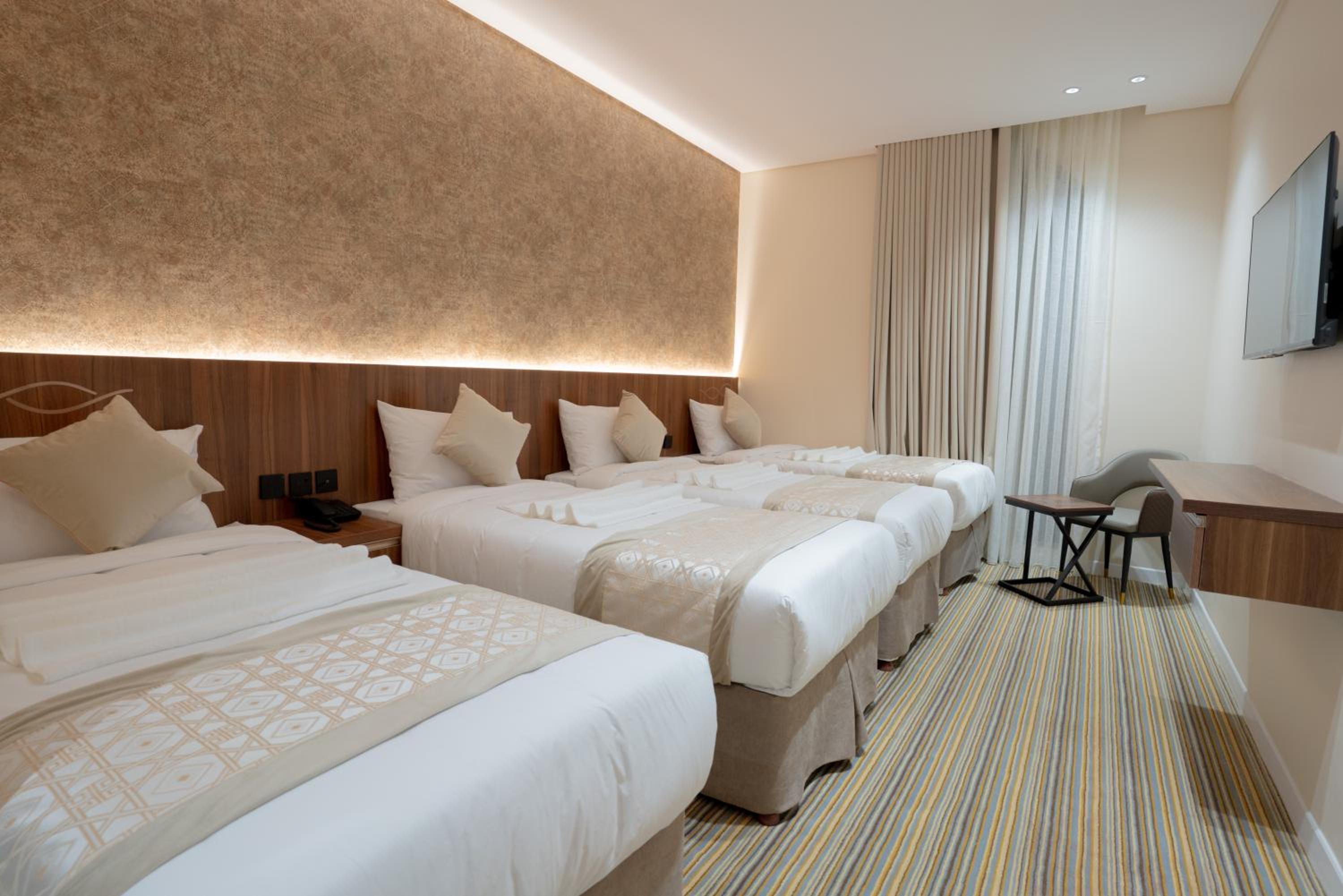 Deluxe Quadruple Room photo 3