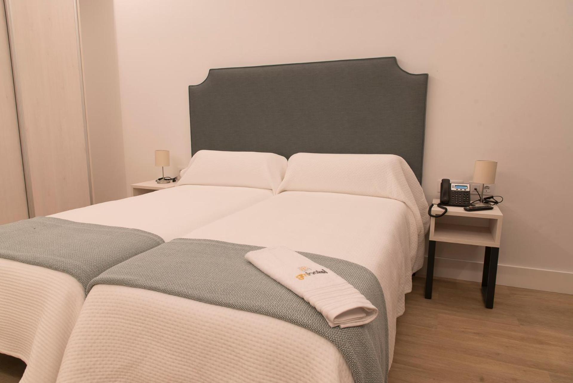 Standard Double Room - Photo 6