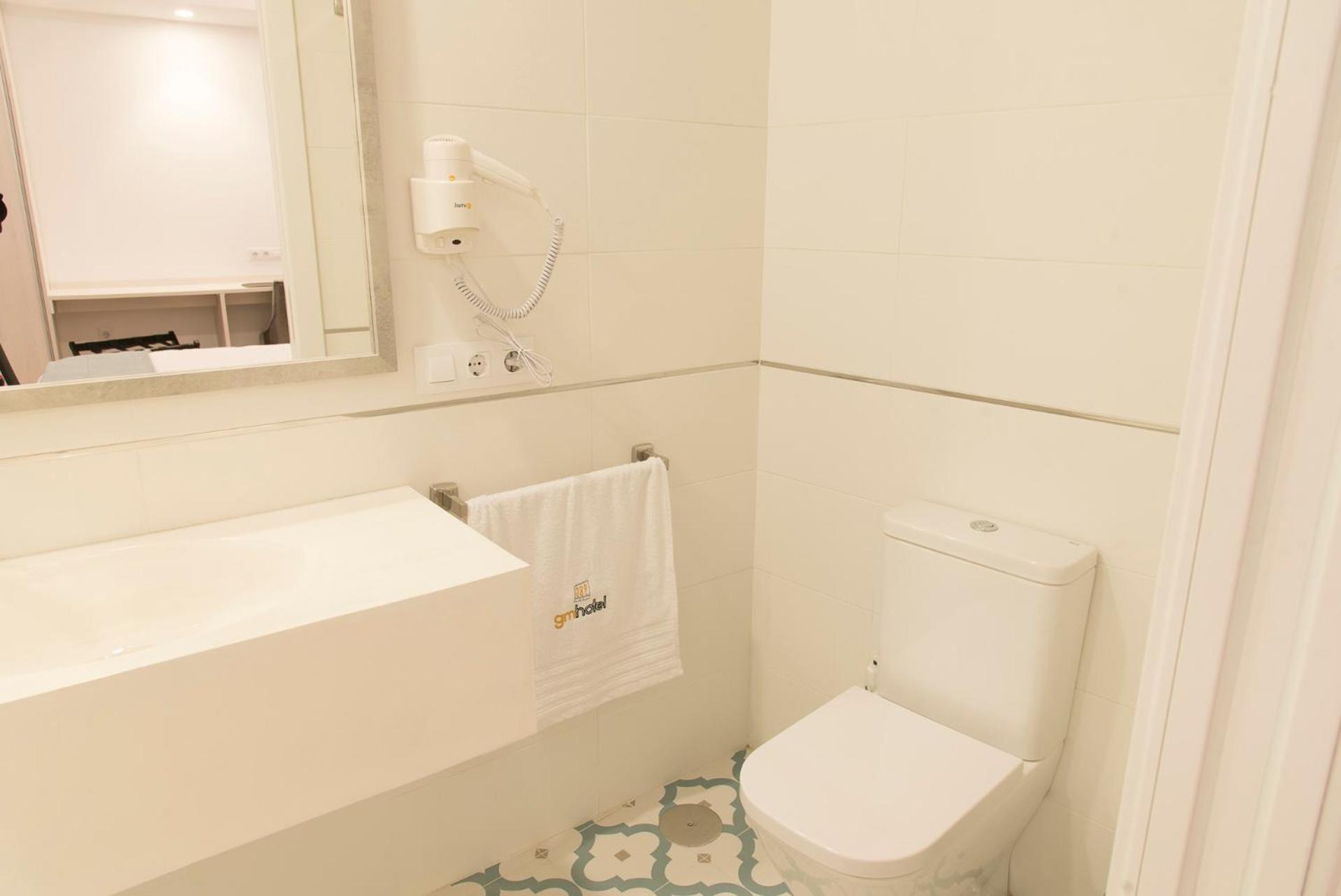 Standard Double Room - Photo 5