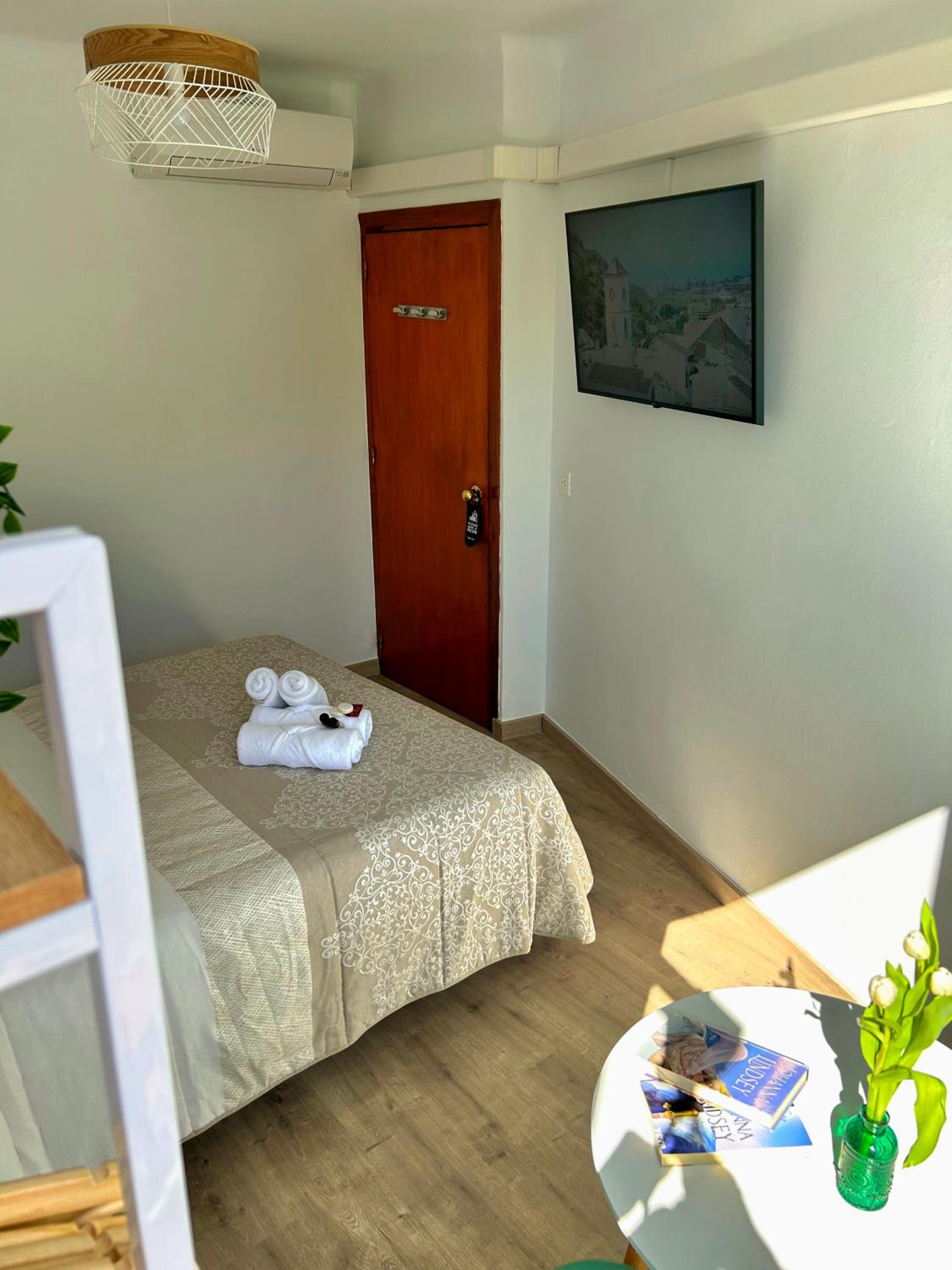 Double Room with Shared Bathroom photo 2