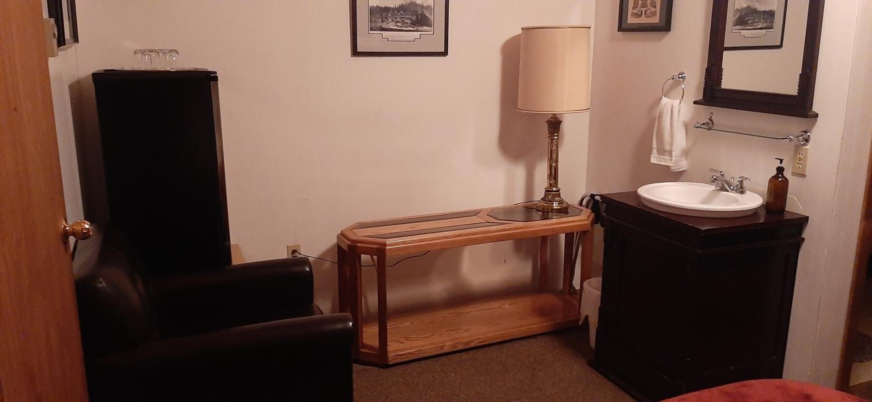 Queen Room with Two Queen Beds photo 2