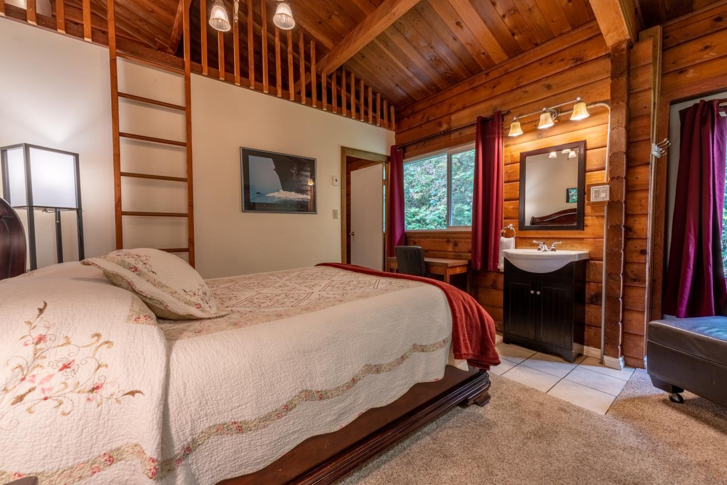 Queen Room (2 Adults + 1 Child) photo 1