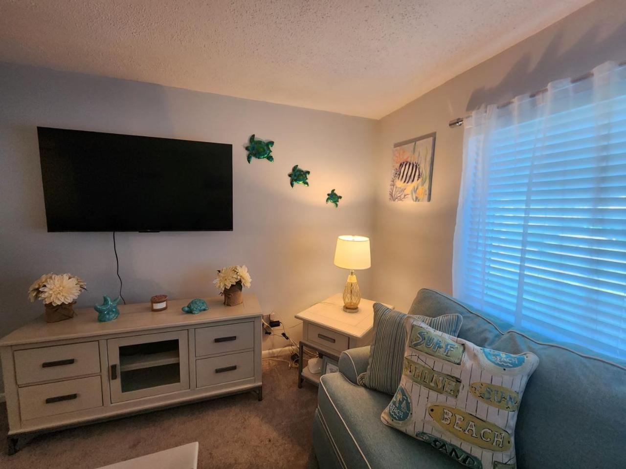 Two-Bedroom House photo 3