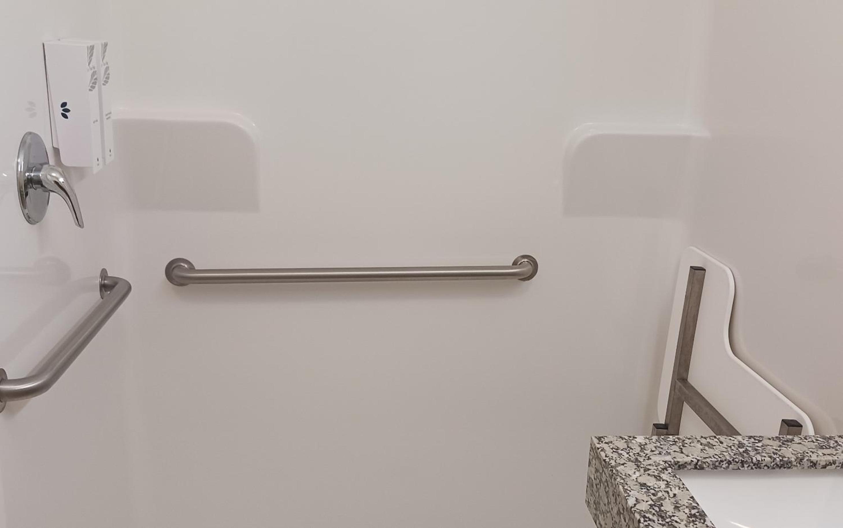 Superior Room with Two Double Beds Disability Access Roll-In Shower Non-Smoking  photo 2