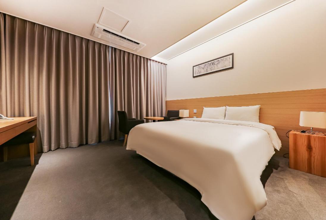 Standard Double Room - Breakfast for 1 person