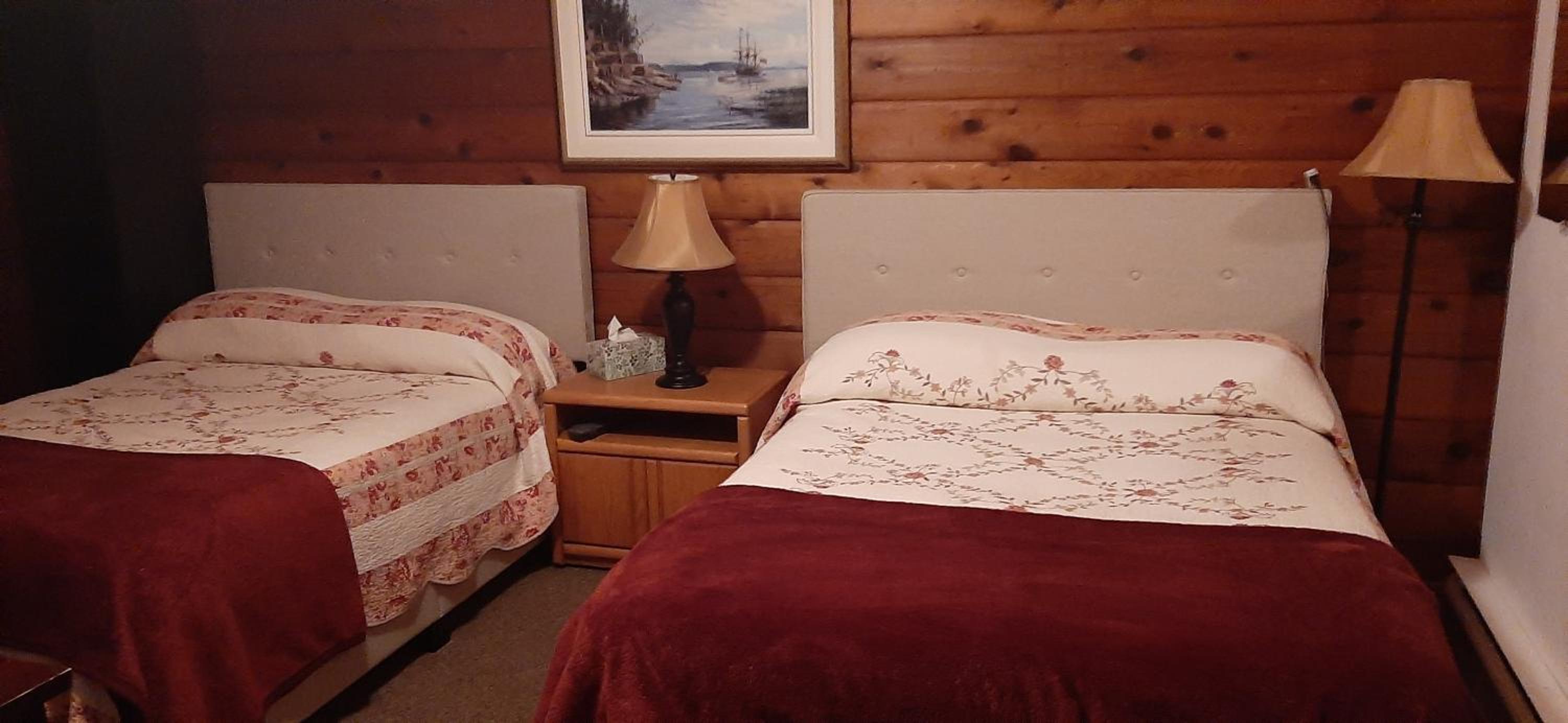 Queen Room with Two Queen Beds photo 1