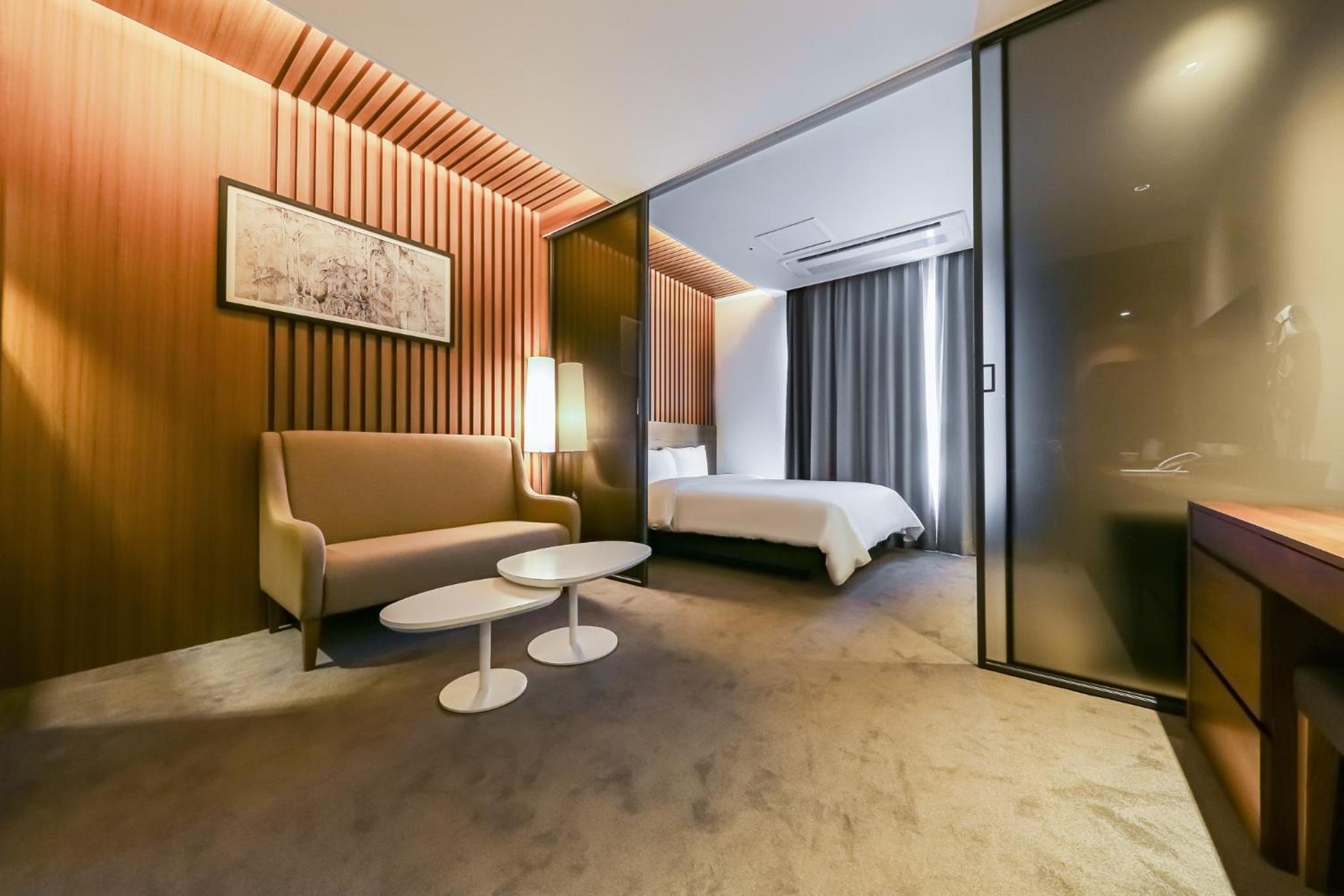 Premium Deluxe Double Room - Breakfast for 1 person
