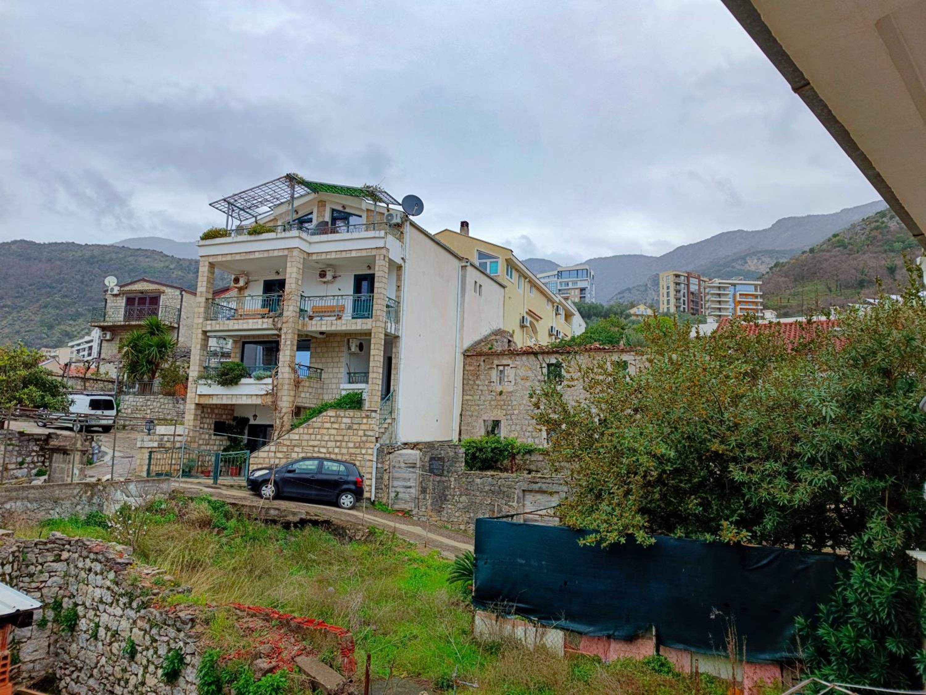 Apartment With Mountain View photo 3