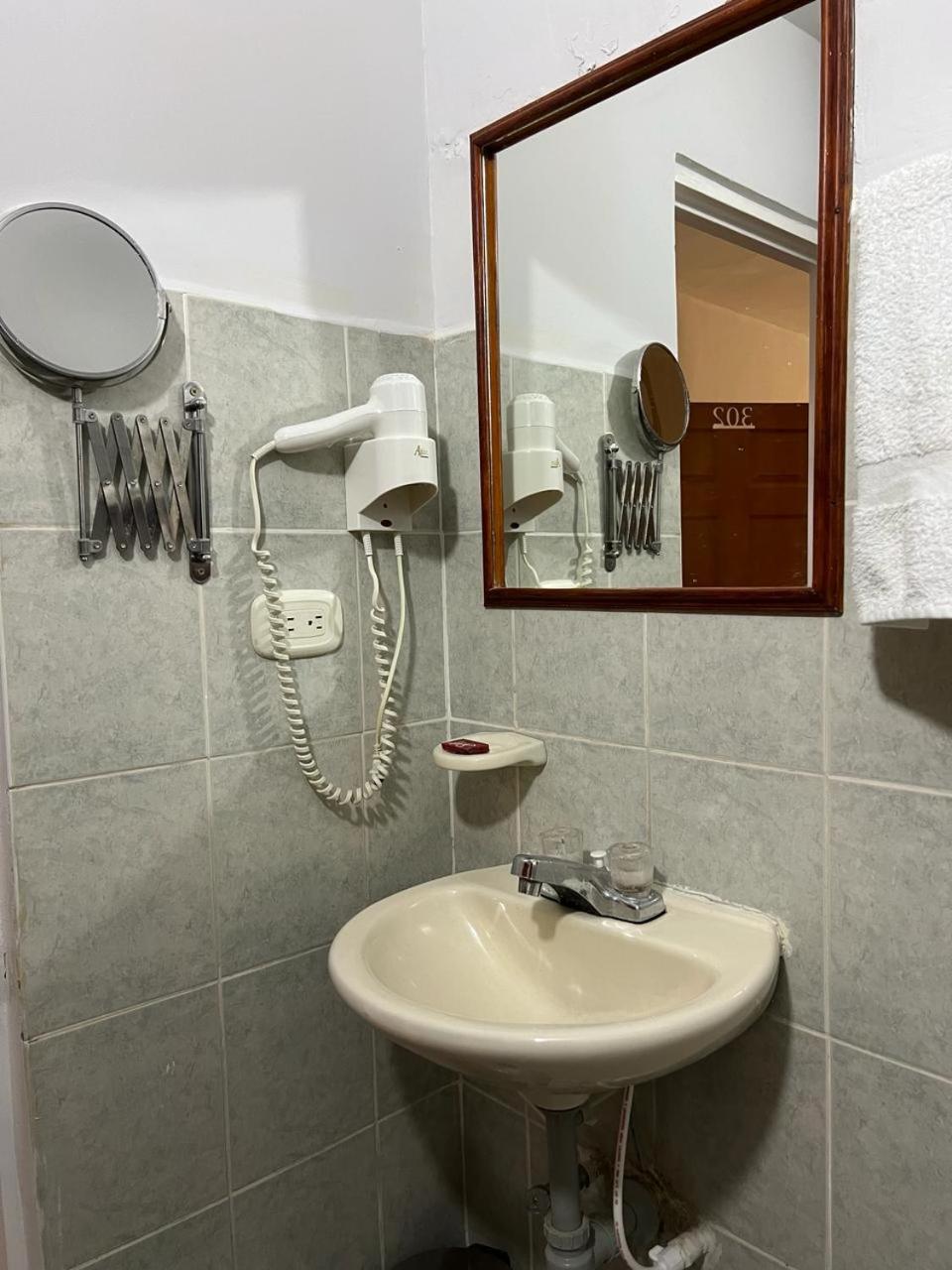 Family Room with Private Bathroom photo 3