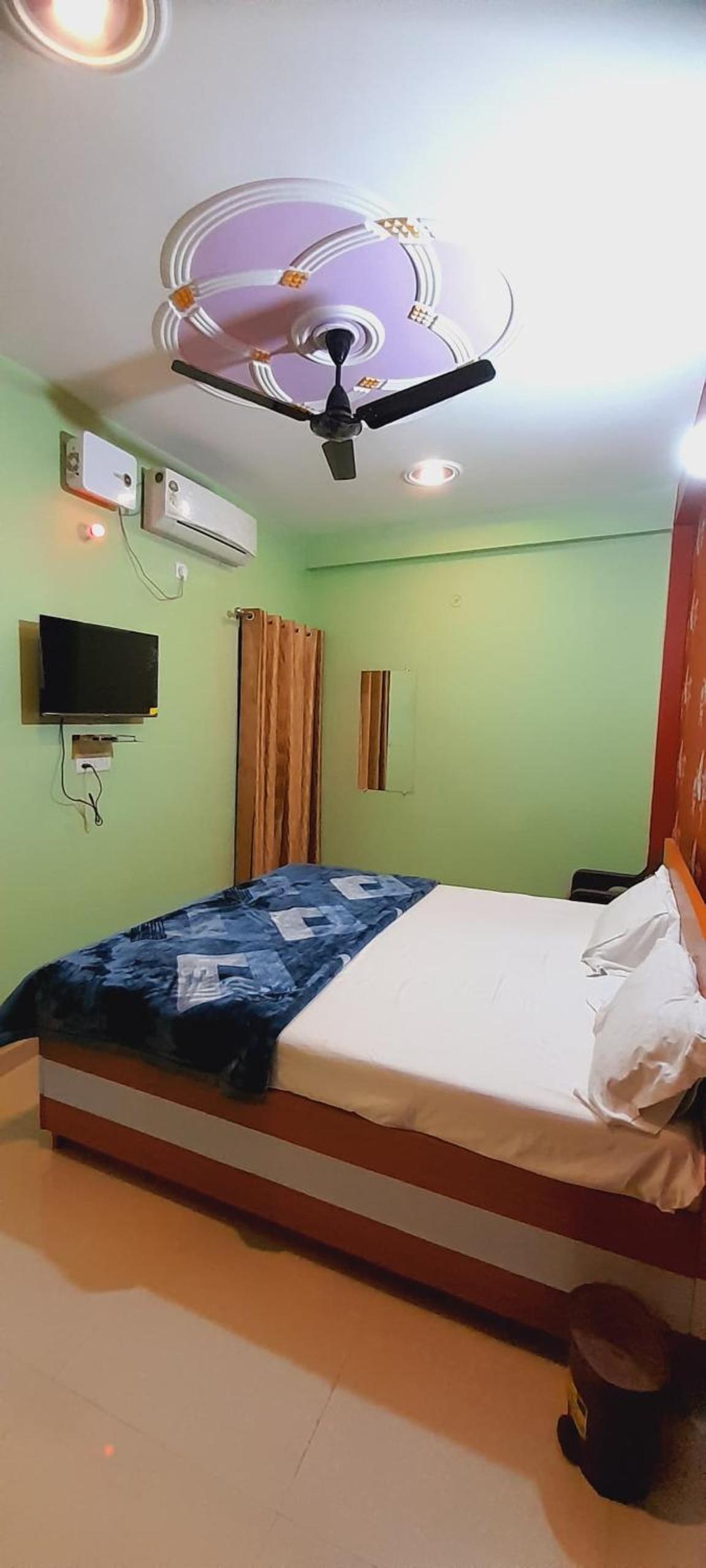 Deluxe Double Room (2 Adults + 1 Child)